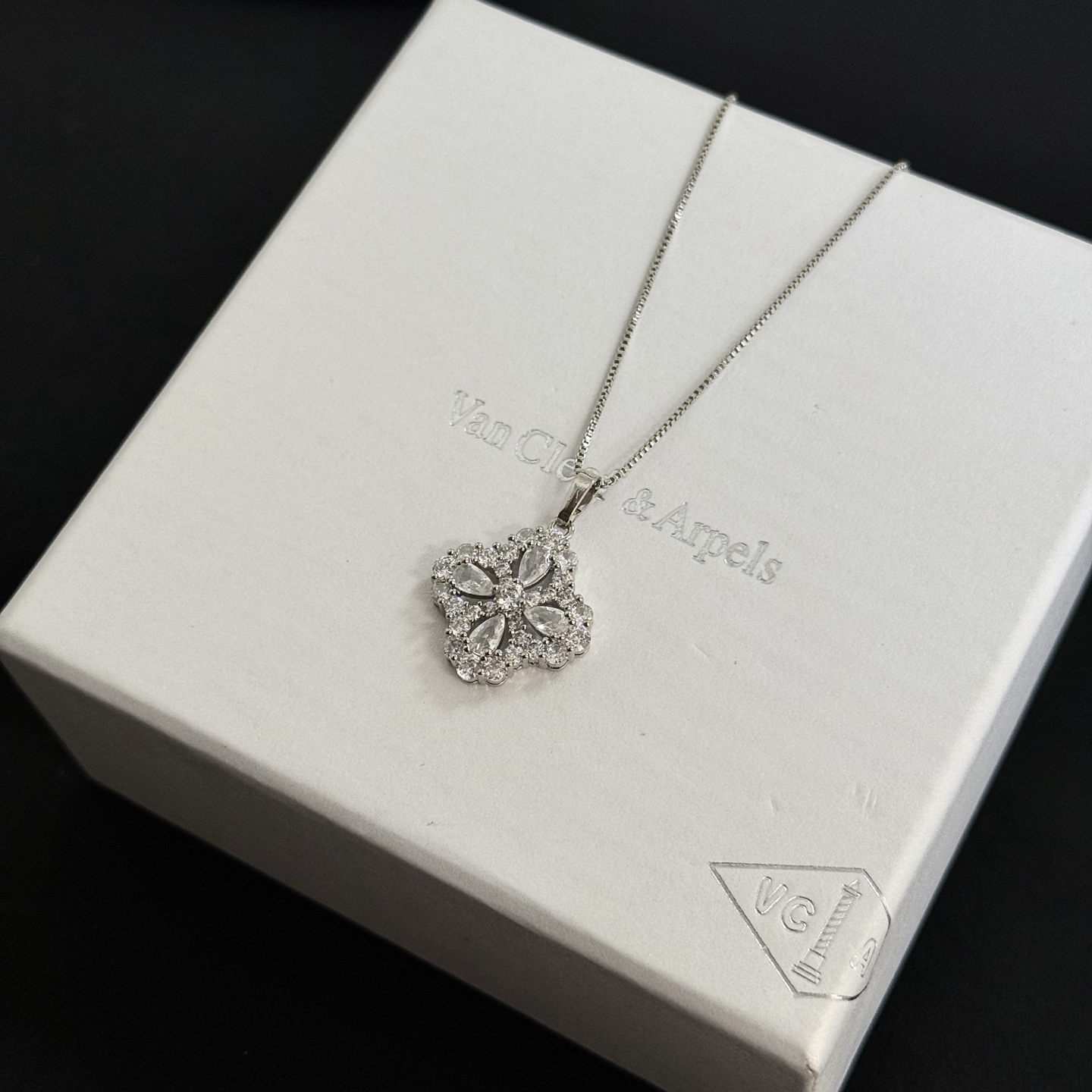Van Cleef & Arpels Gioielleria VCA — photo 10