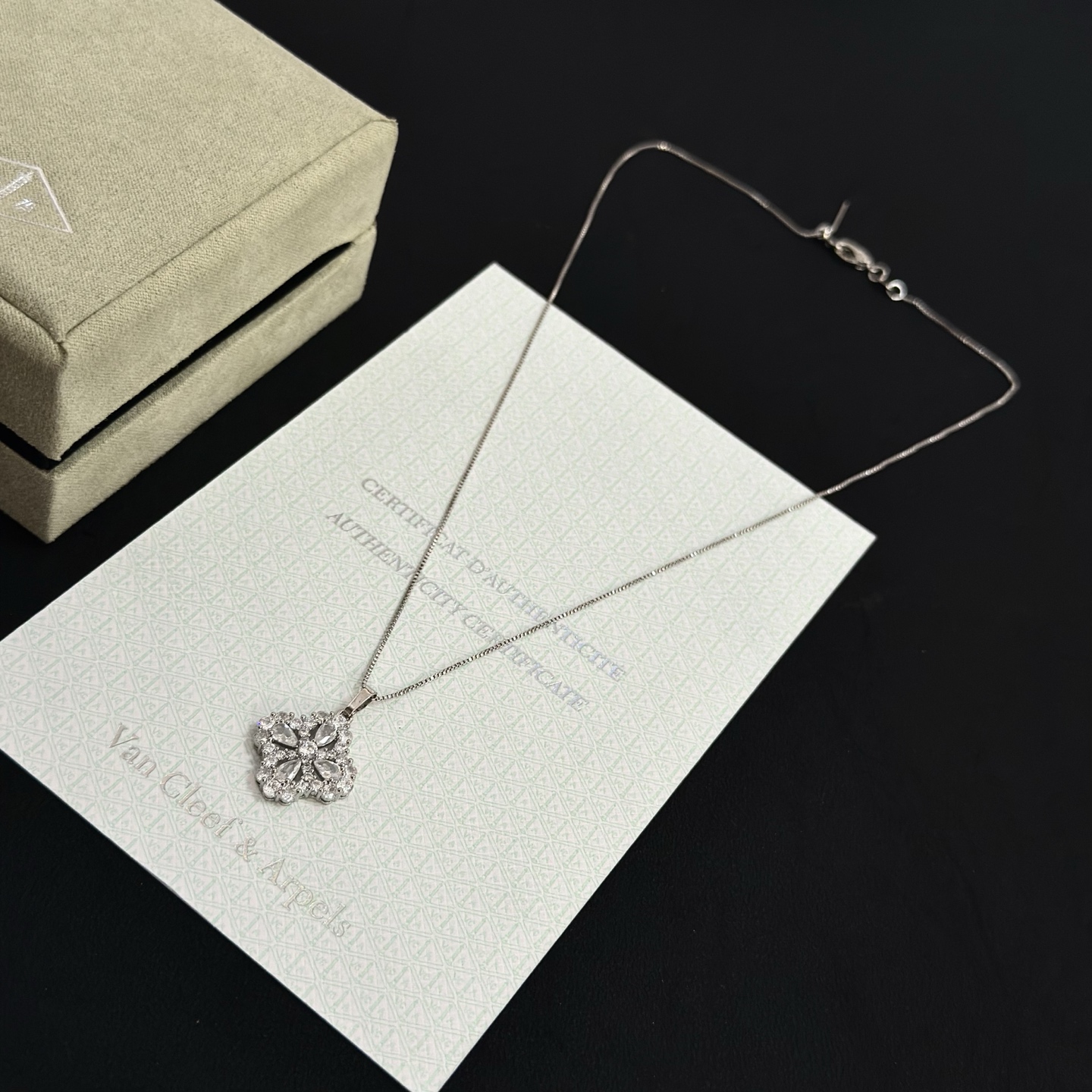 Van Cleef & Arpels Gioielleria VCA — photo 8