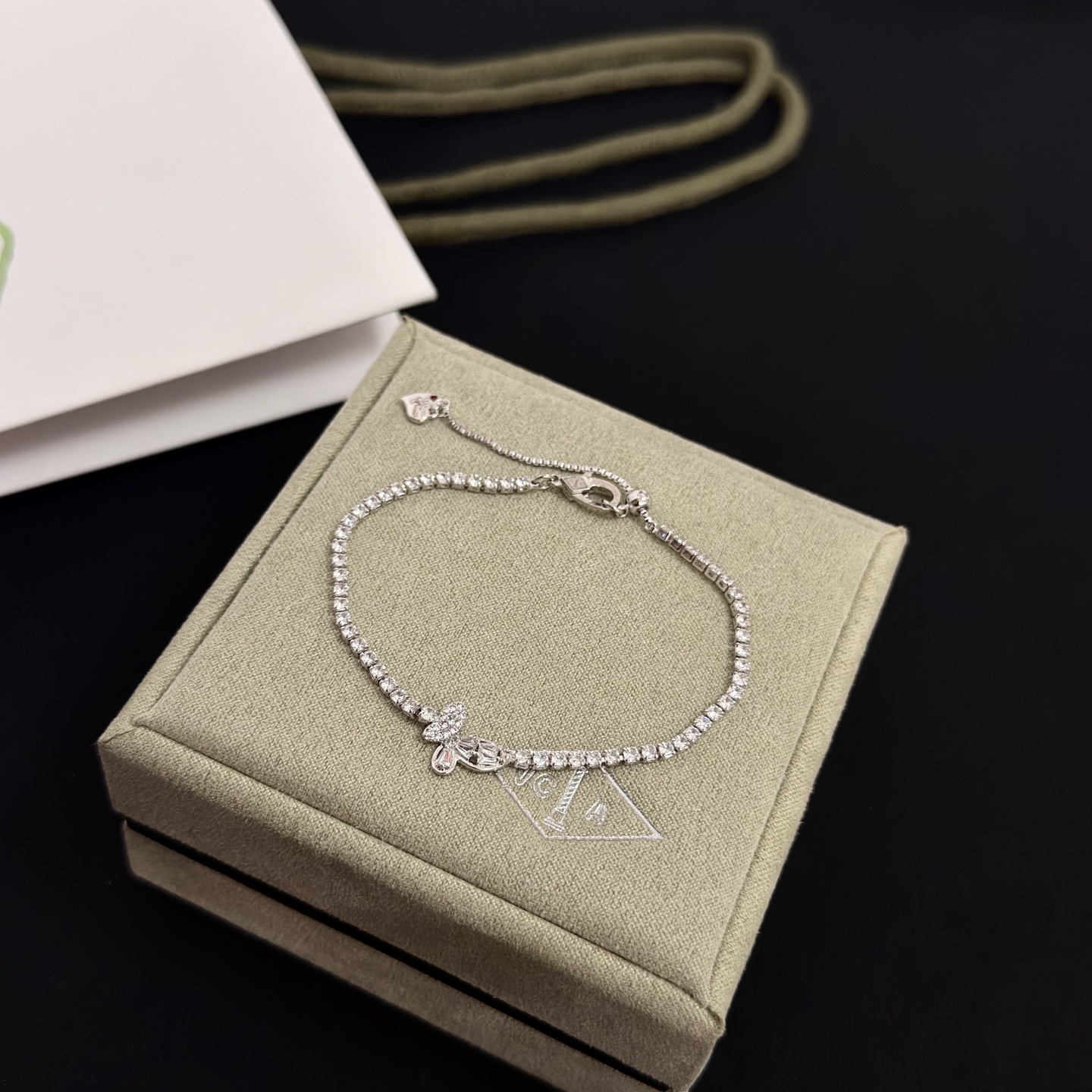 Van Cleef Arpels Four-leaf Clover bracelet Silver-toned metal with clear diamond inlays 17cm