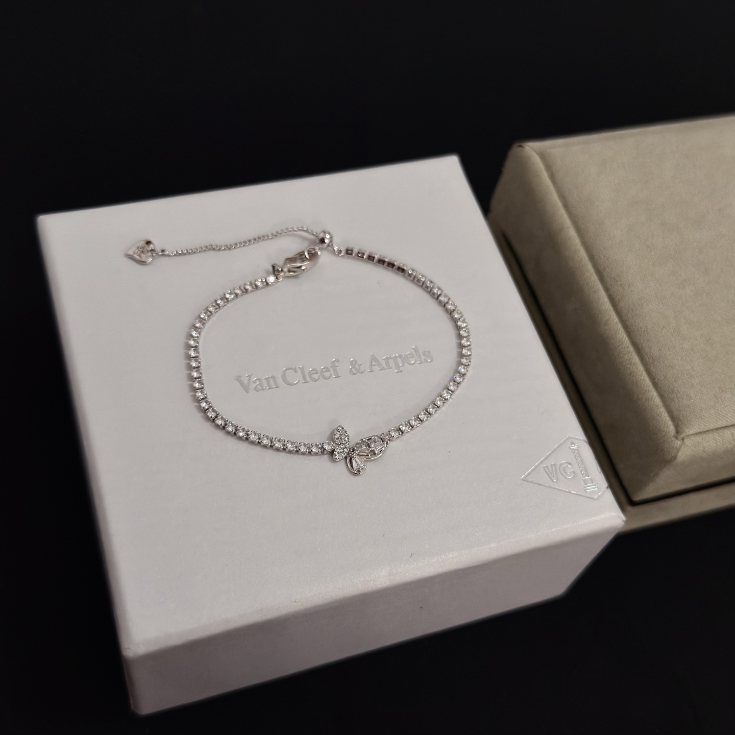 Bracciale Van Cleef Arpels Quadrifoglio Metallo color argento con intarsi di diamanti trasparenti 17 cm