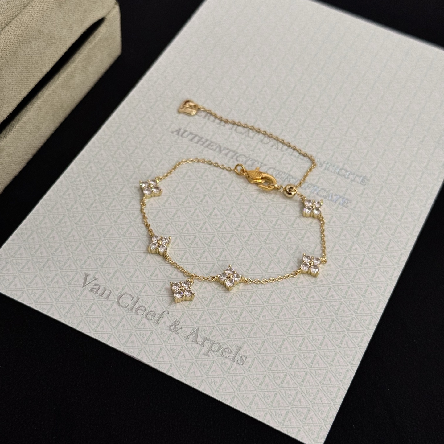 Van Cleef Arpels Alhambra bracelet yellow gold clear diamond 17cm