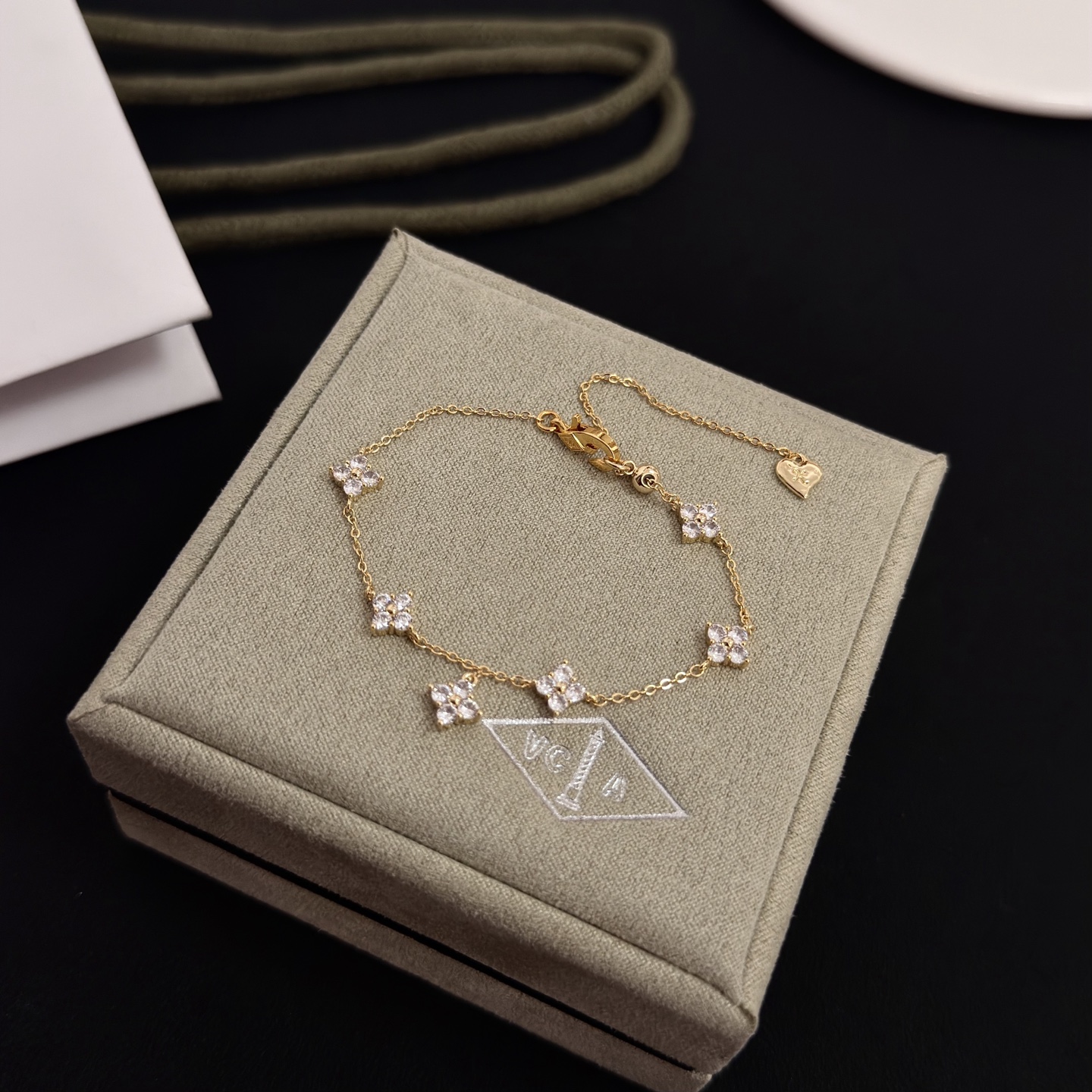 Van Cleef Arpels Alhambra bracelet yellow gold clear diamond 17cm