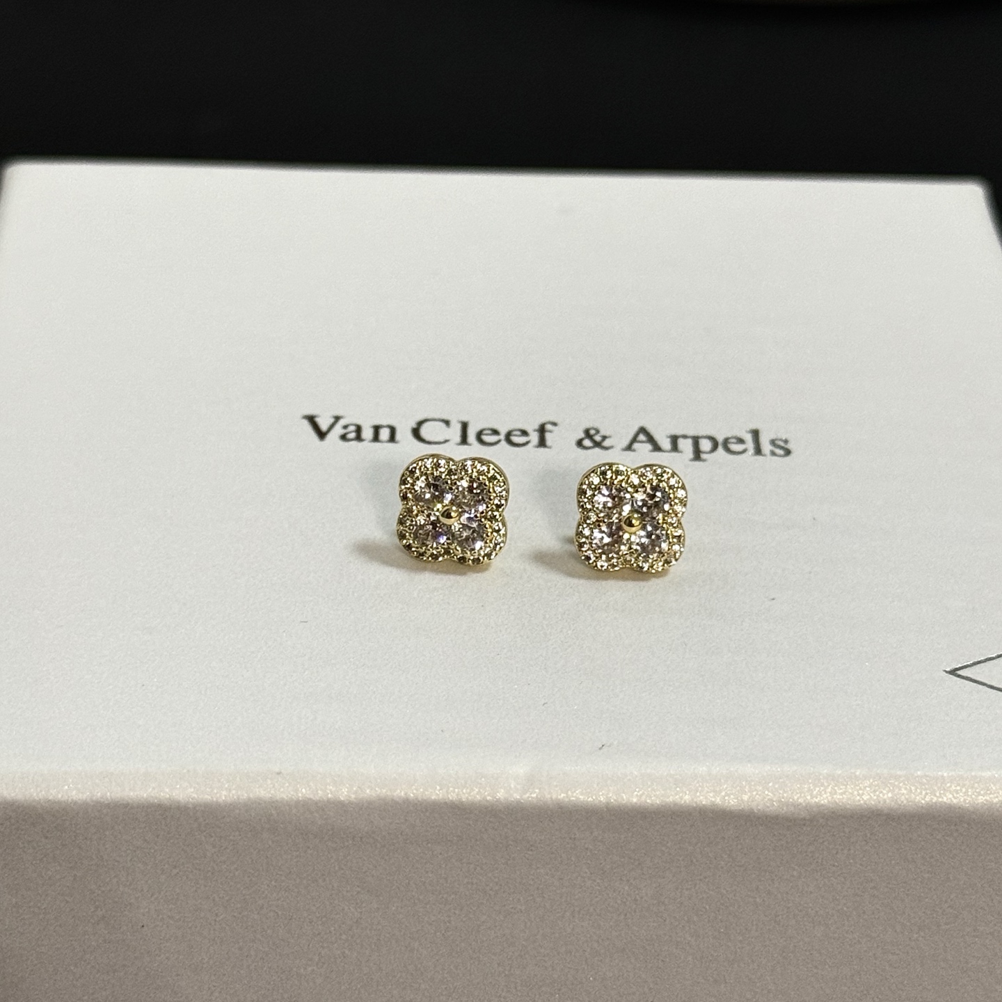 Van Cleef & Arpels Jewelry four-leaf clover earrings, classic, same style as official website, multi-layered metal carving design, inlaid with diamonds, lucky pattern, simple and harmonious lines, polished, noble and elegant