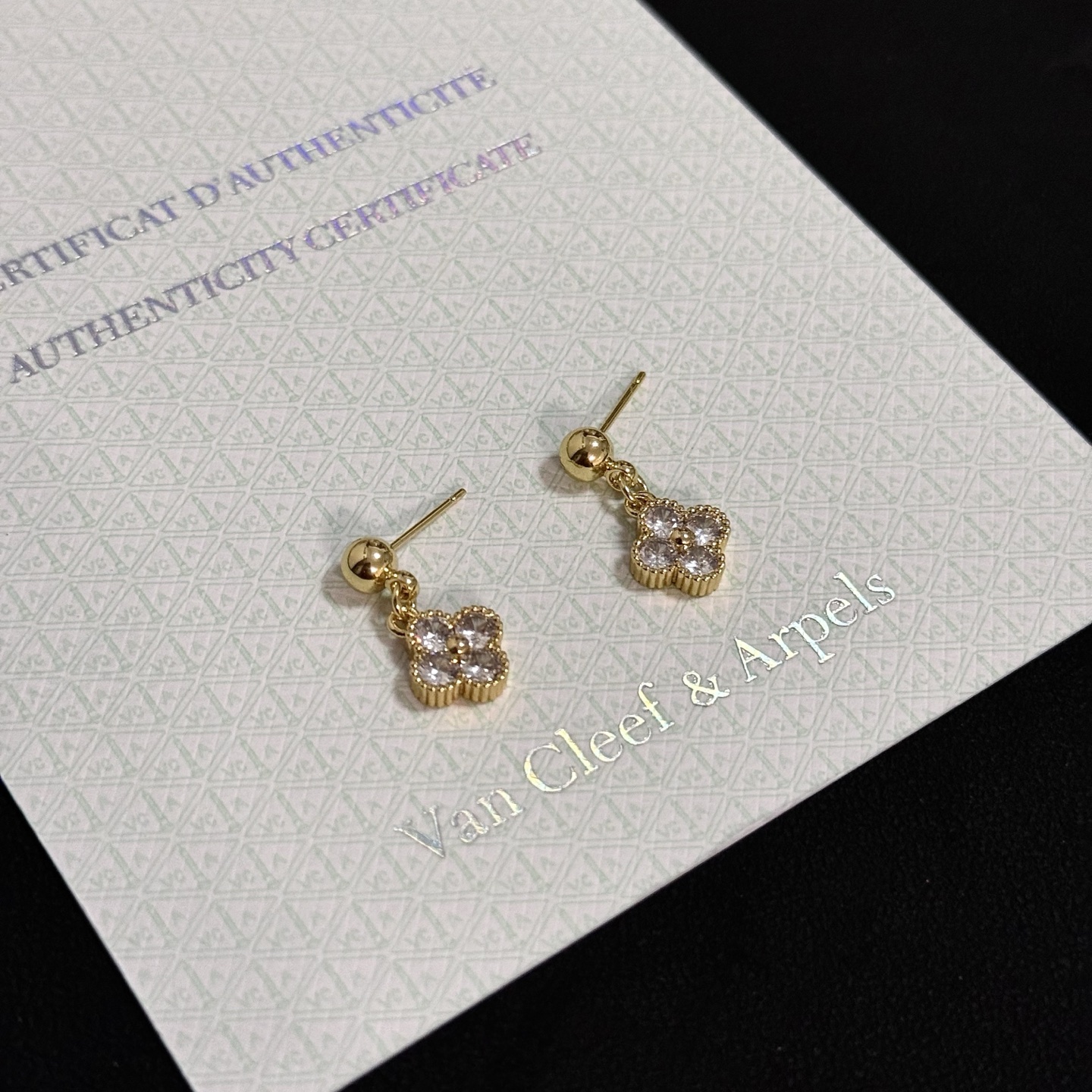 Van Cleef & Arpels Jewelry four-leaf clover earrings, classic, same style as official website, multi-layered metal carving design, inlaid with diamonds, lucky pattern, romantic, noble and elegant — photo 6