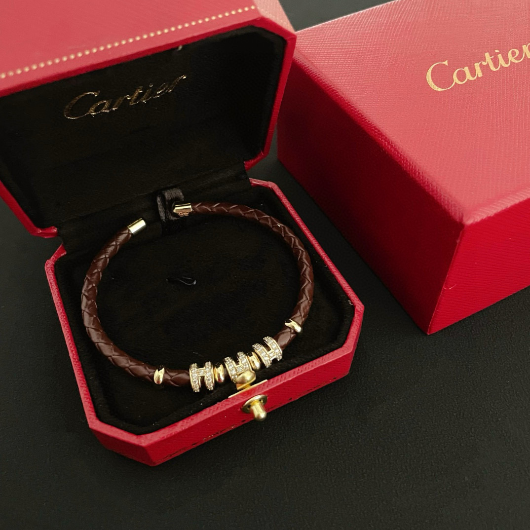 Cartier 卡地亚镶钻皮绳手镯 高端定制版本 镶嵌钻工艺 V金材质 而 风格 用凌厉线条重构爱情美学 打破常规