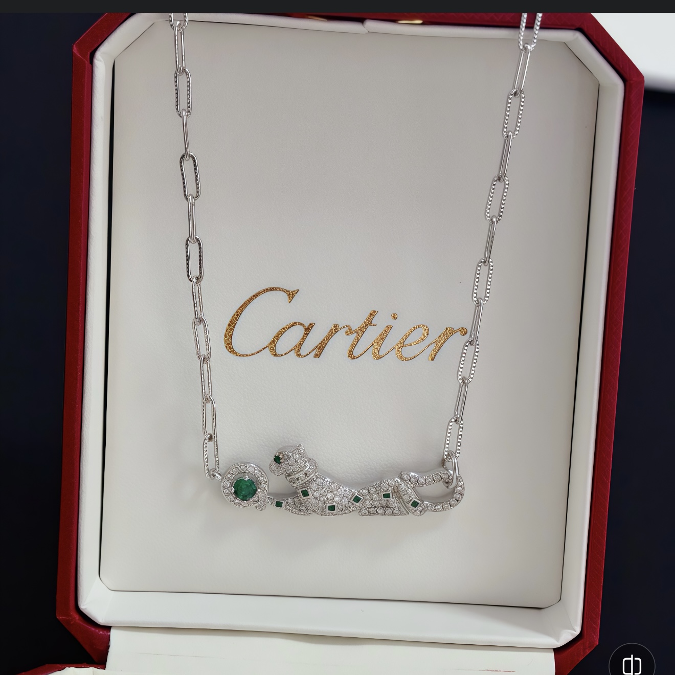 NO:725079,Cartier cheetah necklace, high-end customized version, inlaid with diamonds, V-gold material, classic and fashionable style, reconstructing the aesthetics of love with sharp lines!  Breaking the rules, the diamond-encrusted design actually achieves the ceiling of high-end sense - no need for flashy accumulation, love should be as pure as ever. Cartier is loved by many celebrities and Internet celebrities. The Leopard series bracelet is absolutely an eternal classic, and it is not limited to men and women, and there is no age limit!  Wear it and you will be the center of attention!  , jewelry boutique,cartier,necklace,bracelet19860909卡地亚猎豹项链 高端定制版本 镶嵌钻工艺 V金材质 经典而时尚风格 用凌厉线条重构爱情美学！打破常规,镶嵌钻设计反而成就高级感天花板——无需浮华堆砌,爱本应纯粹如初 卡地亚受众多明星网红的爱戴 豹子系列手镯 绝对是永恒经典 而且男女不限 年龄不限 ！戴上它你就是焦点！,饰品精品,cartier,necklace,bracelet,Jewelry