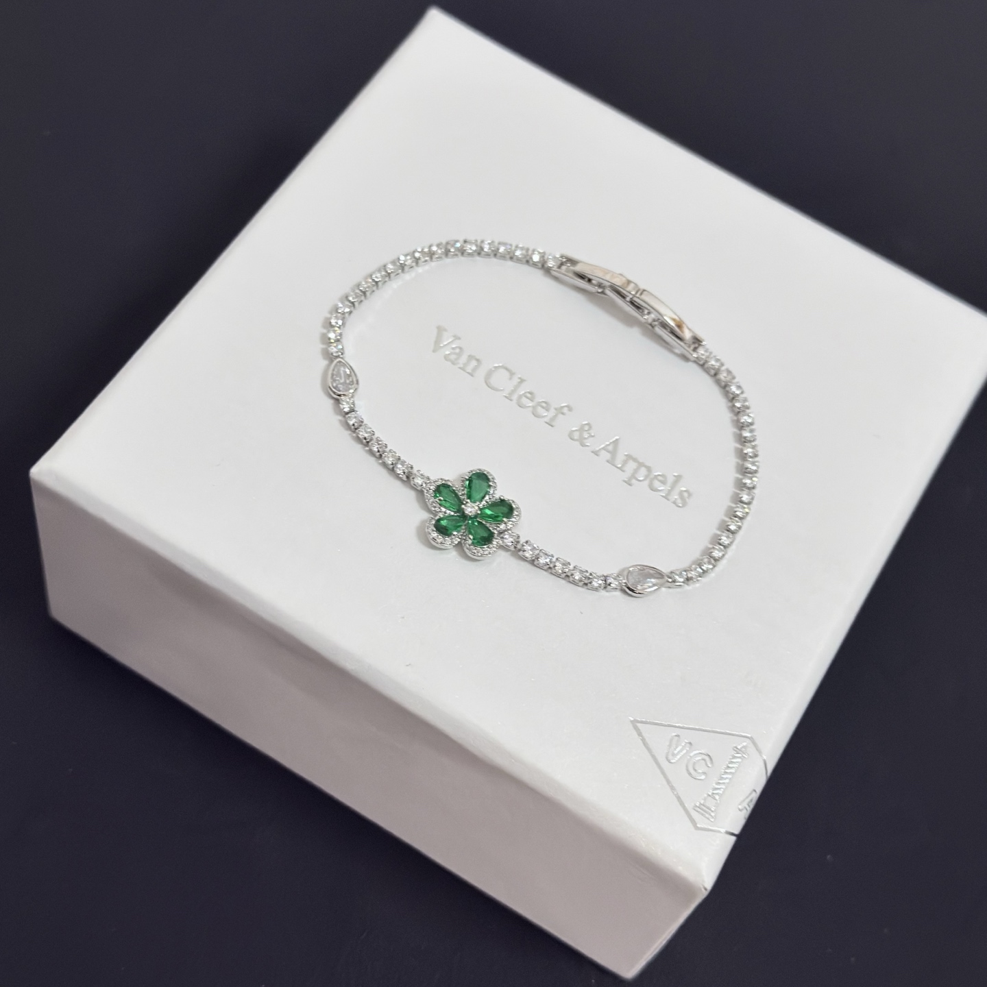 Van Cleef Arpels Frivole bracelet white gold emerald diamond 17cm