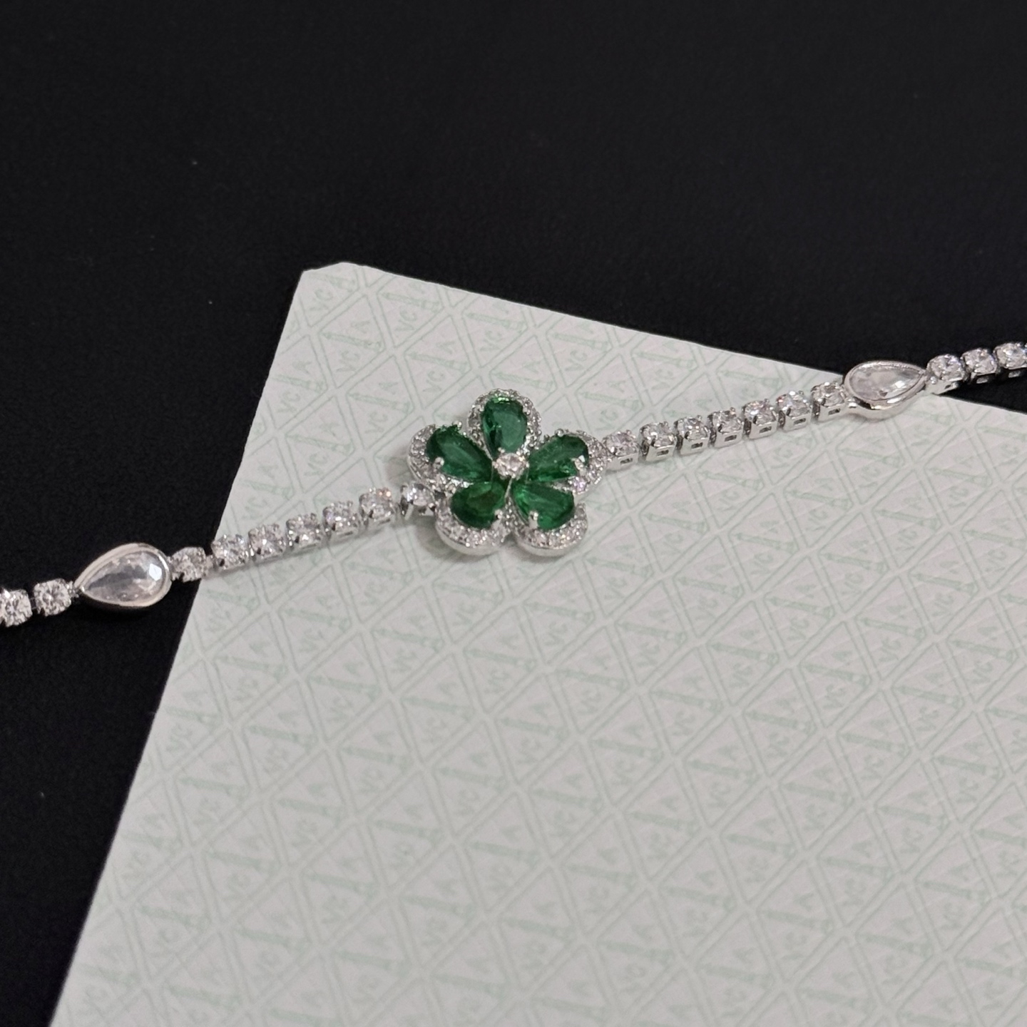 Van Cleef Arpels Frivole bracelet white gold emerald diamond 17cm