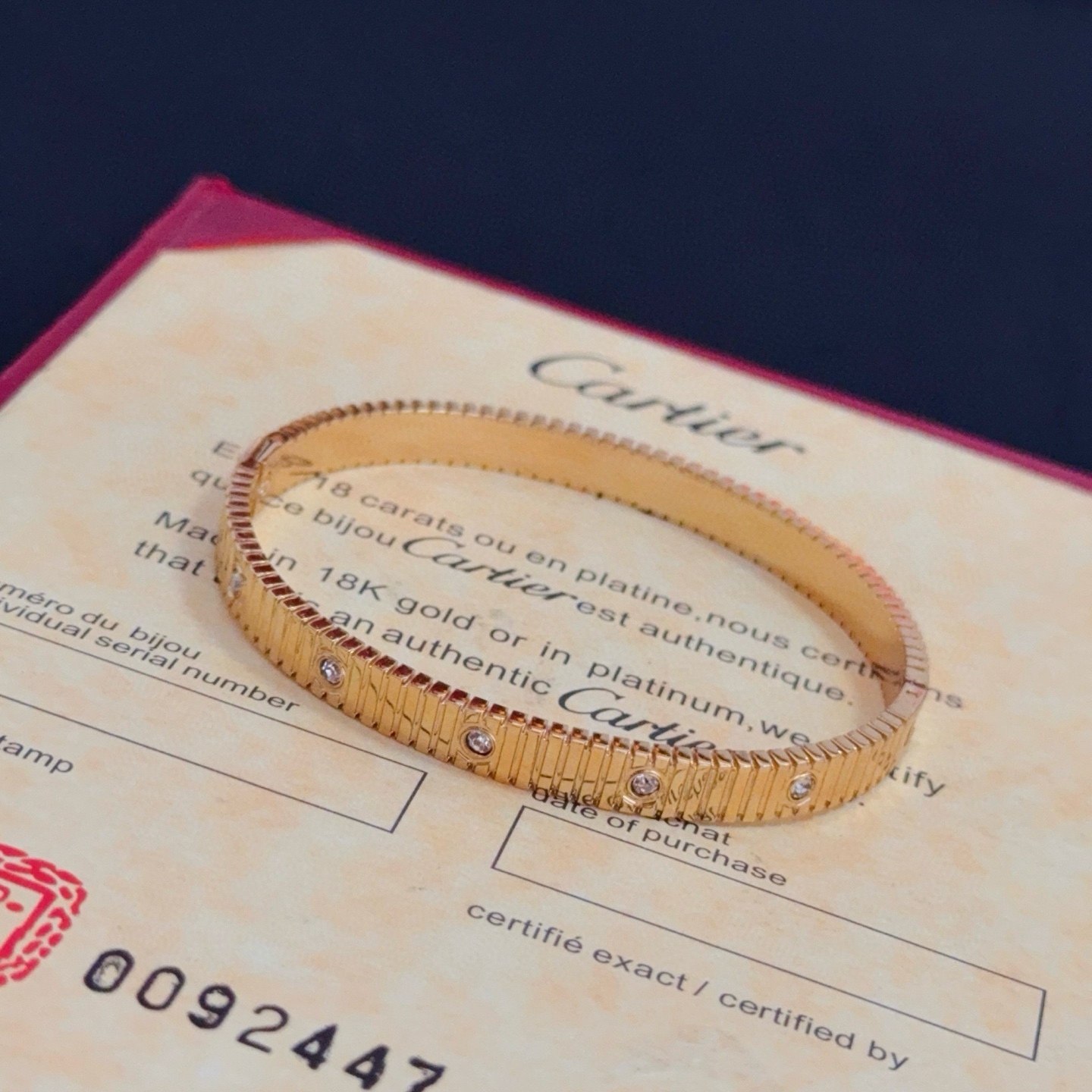 卡地亚镶钻手镯 高端定制版本 镶嵌钻工艺 V金材质 经典而时尚风格 用凌厉线条重构爱情美学！打破常规，镶