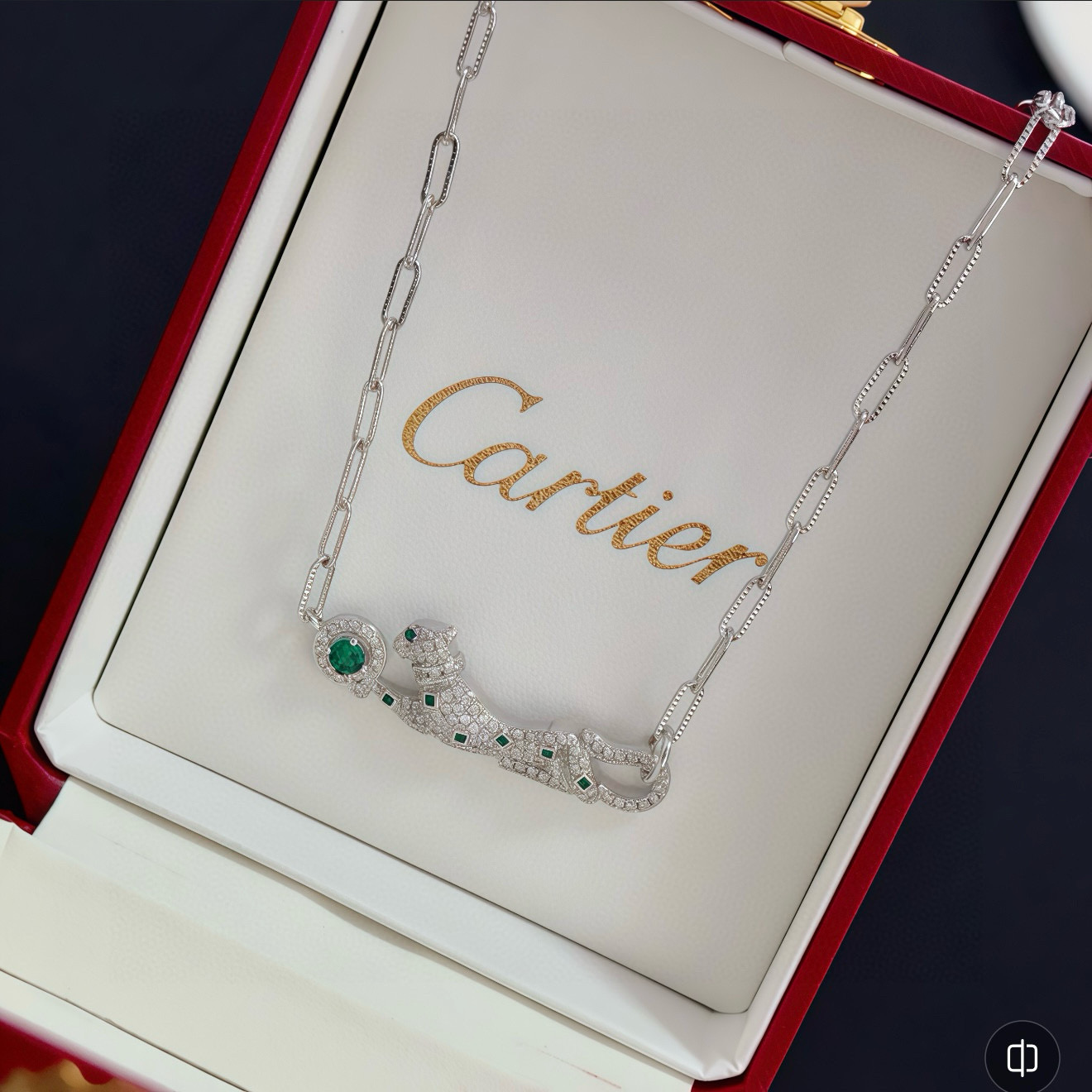 卡地亚猎豹项链 高端定制版本 镶嵌钻工艺 V金材质 经典而时尚风格 用凌厉线条重构爱情美学！打破常规，镶