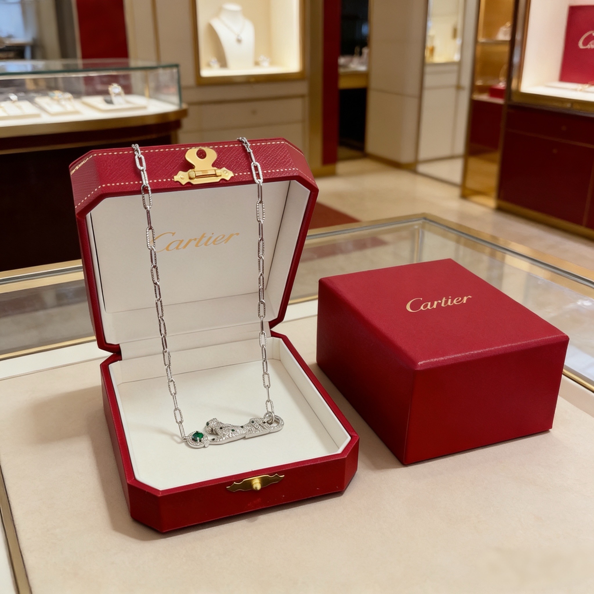 卡地亚猎豹项链 高端定制版本 镶嵌钻工艺 V金材质 经典而时尚风格 用凌厉线条重构爱情美学！打破常规，镶