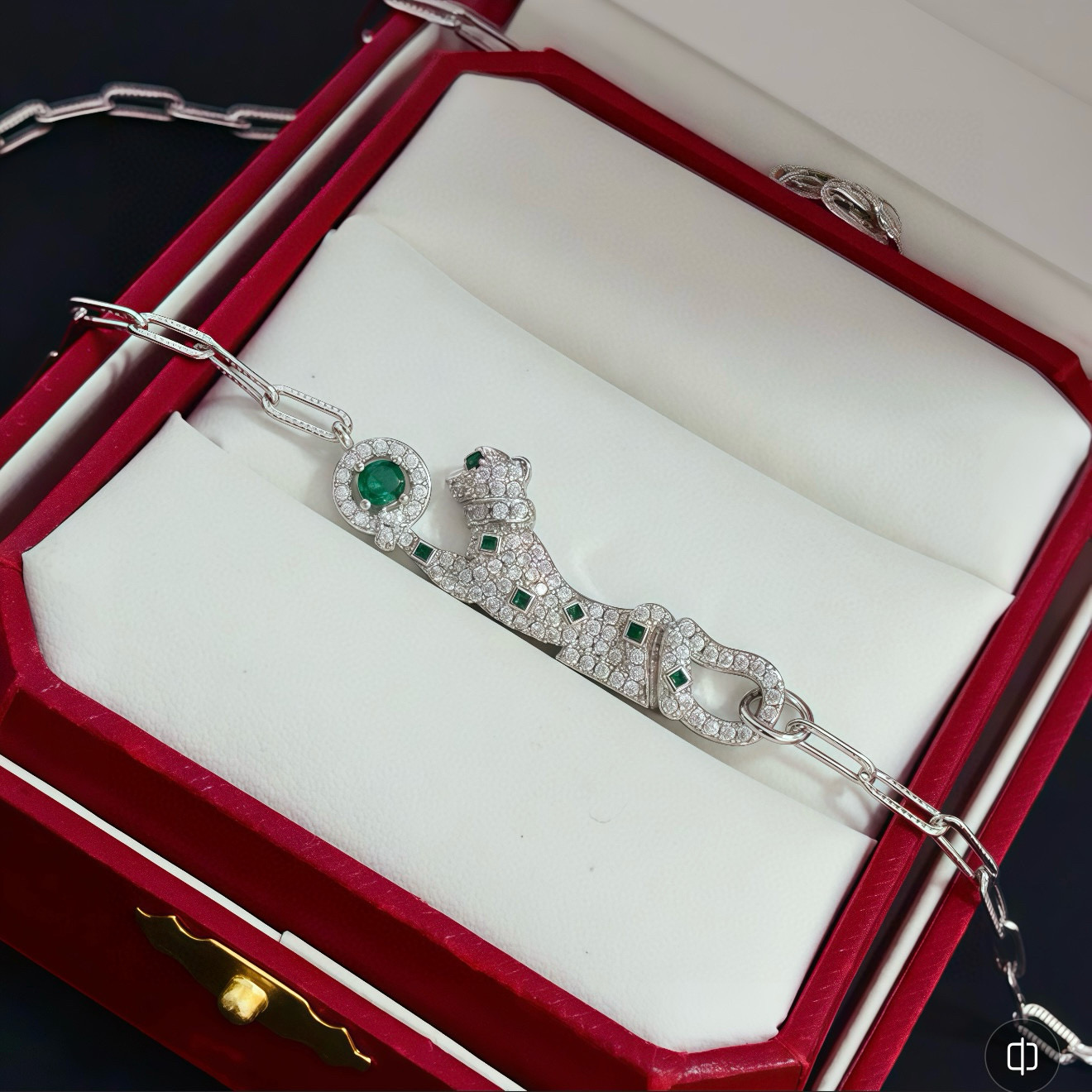 卡地亚猎豹项链 高端定制版本 镶嵌钻工艺 V金材质 经典而时尚风格 用凌厉线条重构爱情美学！打破常规，镶