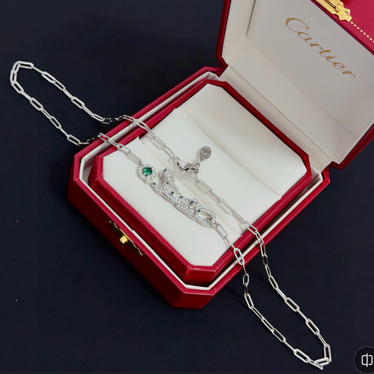 卡地亚猎豹项链 高端定制版本 镶嵌钻工艺 V金材质 经典而时尚风格 用凌厉线条重构爱情美学！打破常规，镶