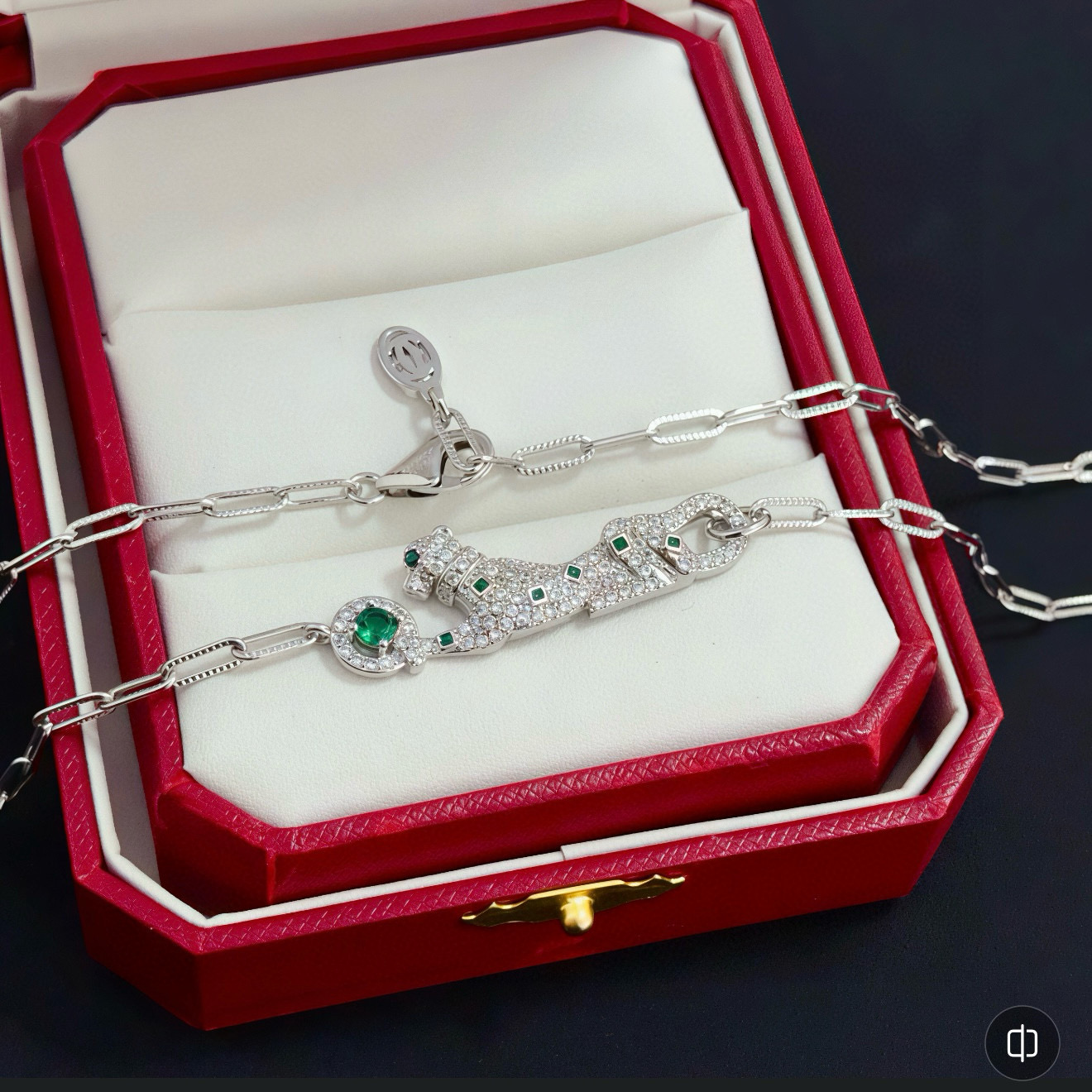 卡地亚猎豹项链 高端定制版本 镶嵌钻工艺 V金材质 经典而时尚风格 用凌厉线条重构爱情美学！打破常规，镶