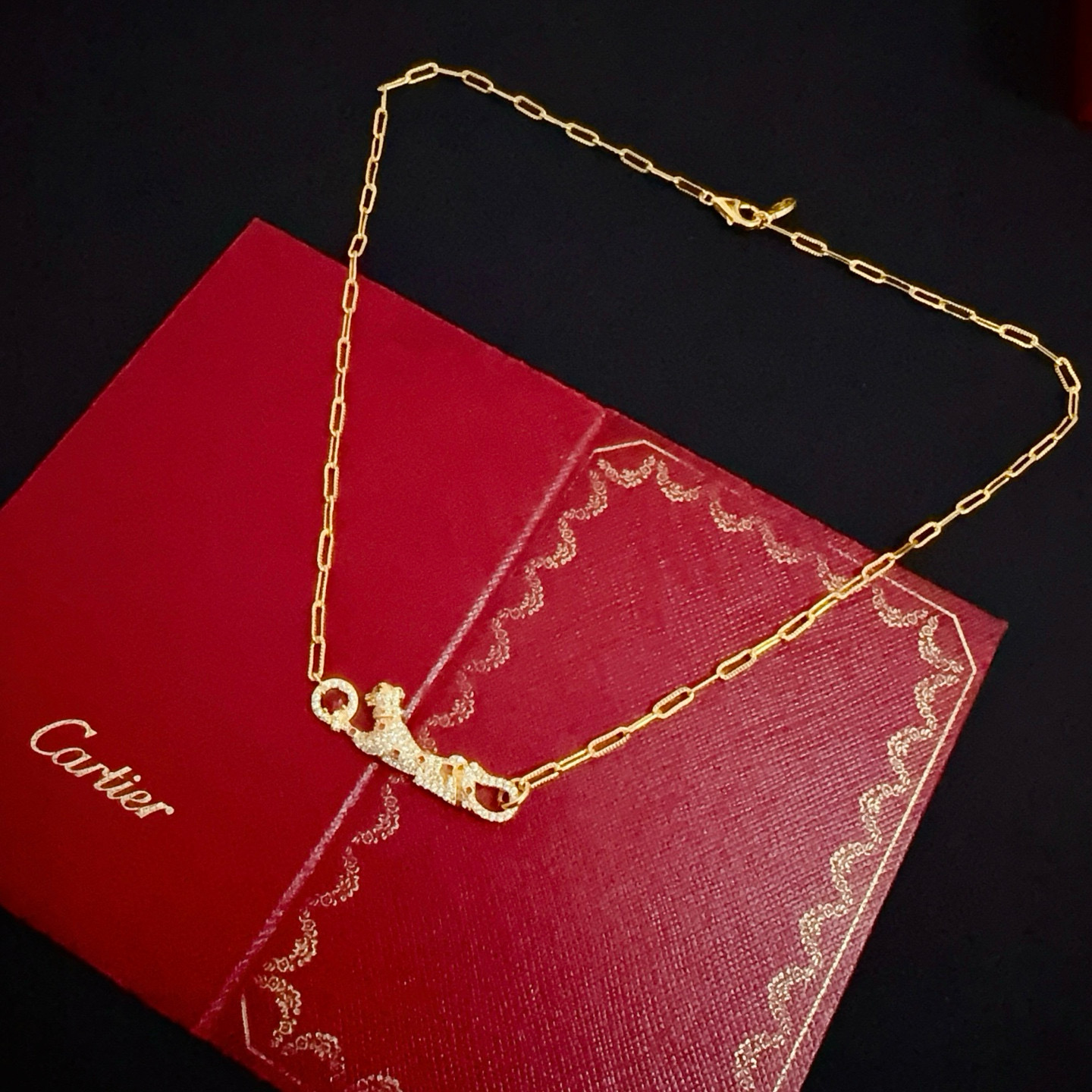 卡地亚猎豹项链 高端定制版本 镶嵌钻工艺 V金材质 经典而时尚风格 用凌厉线条重构爱情美学！打破常规，镶