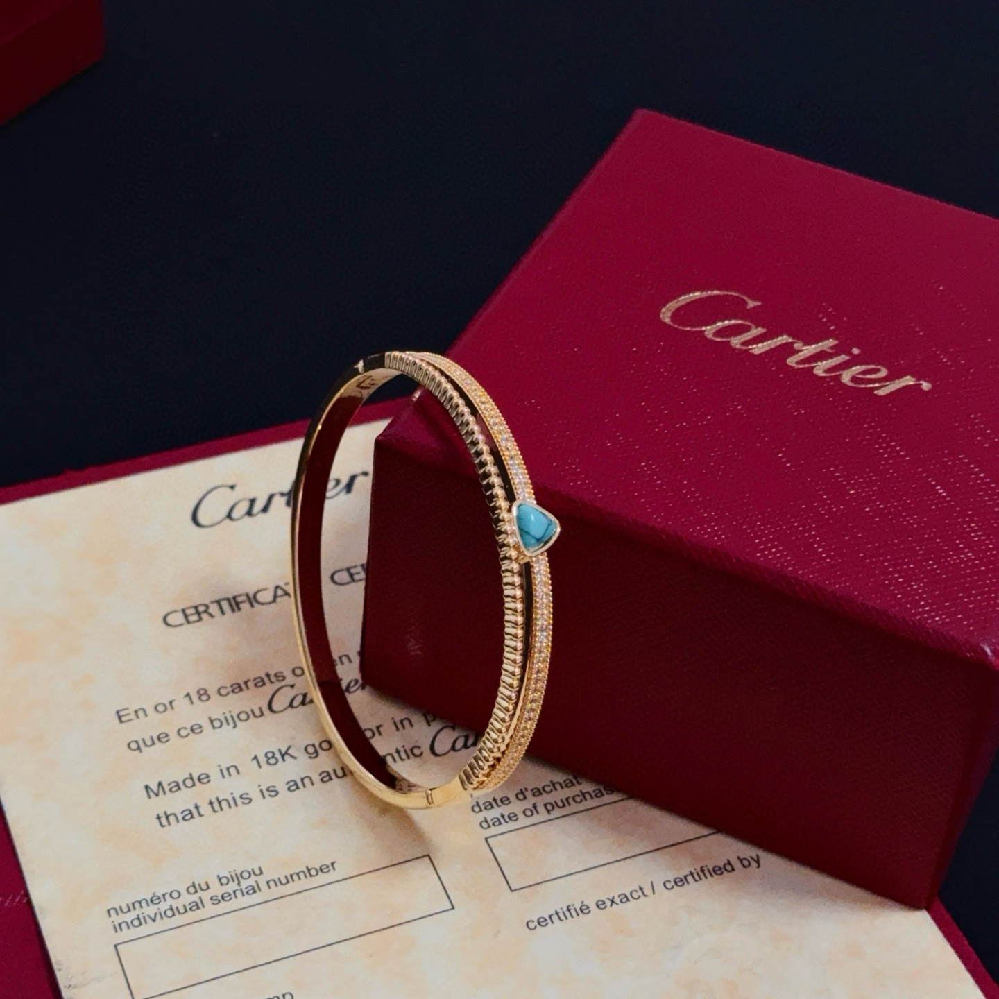 卡地亚镶钻手镯 高端定制版本 镶嵌钻工艺 V金材质 经典而时尚风格 用凌厉线条重构爱情美学！打破常规，镶