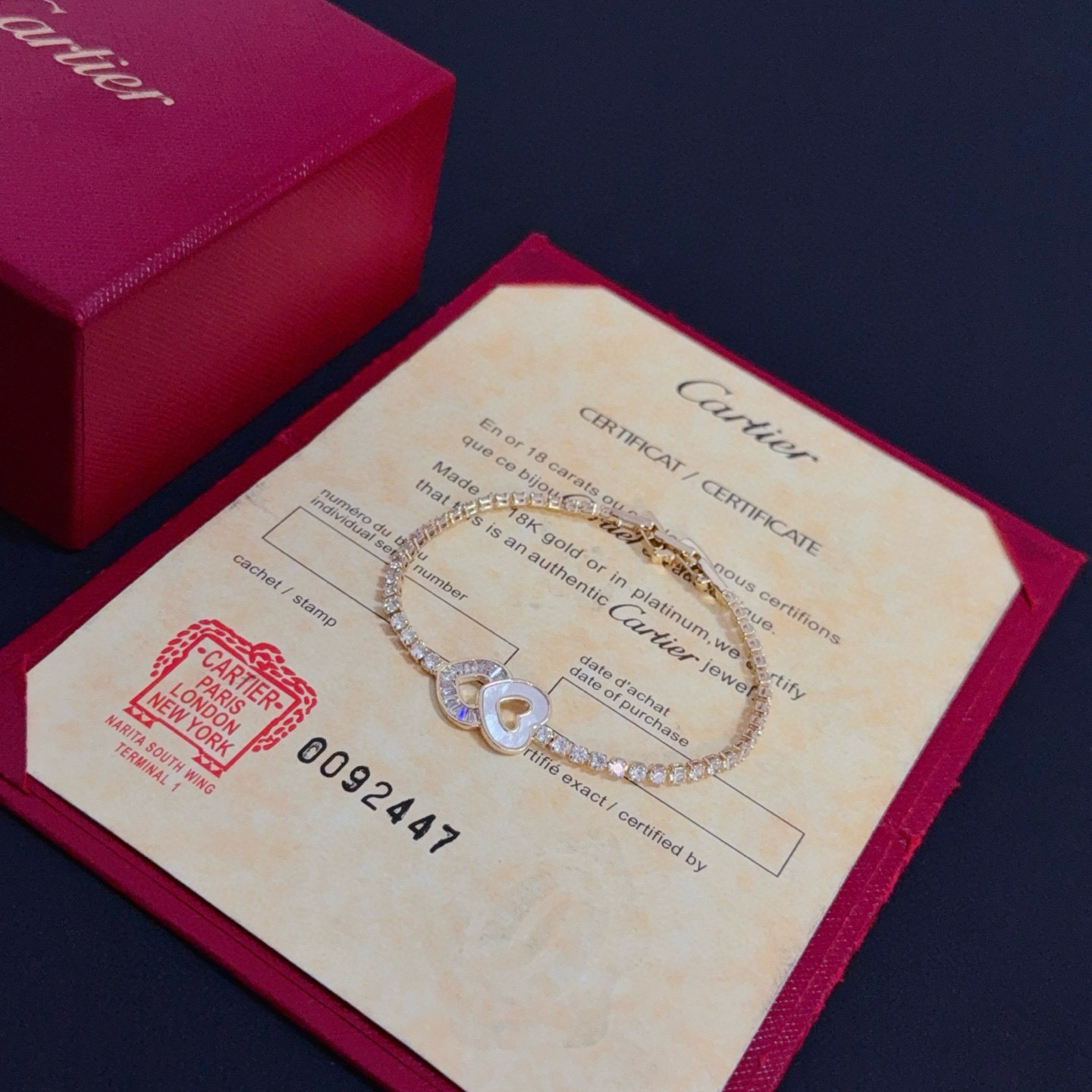 卡地亚镶钻手链 高端定制版本 镶嵌钻工艺 V金材质 经典而时尚风格 用凌厉线条重构爱情美学！打破常规，镶