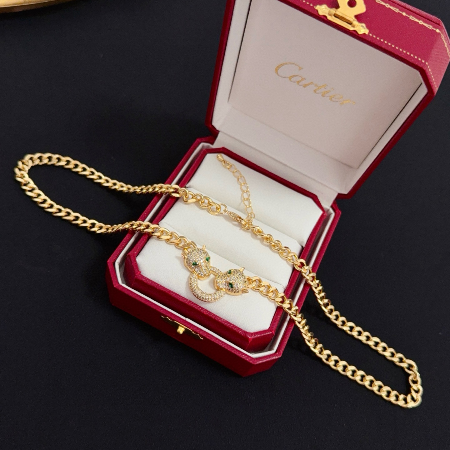 卡地亚镶钻猎豹项链 高端定制版本 镶嵌钻工艺 V金材质 经典而时尚风格 用凌厉线条重构爱情美学！打破常规