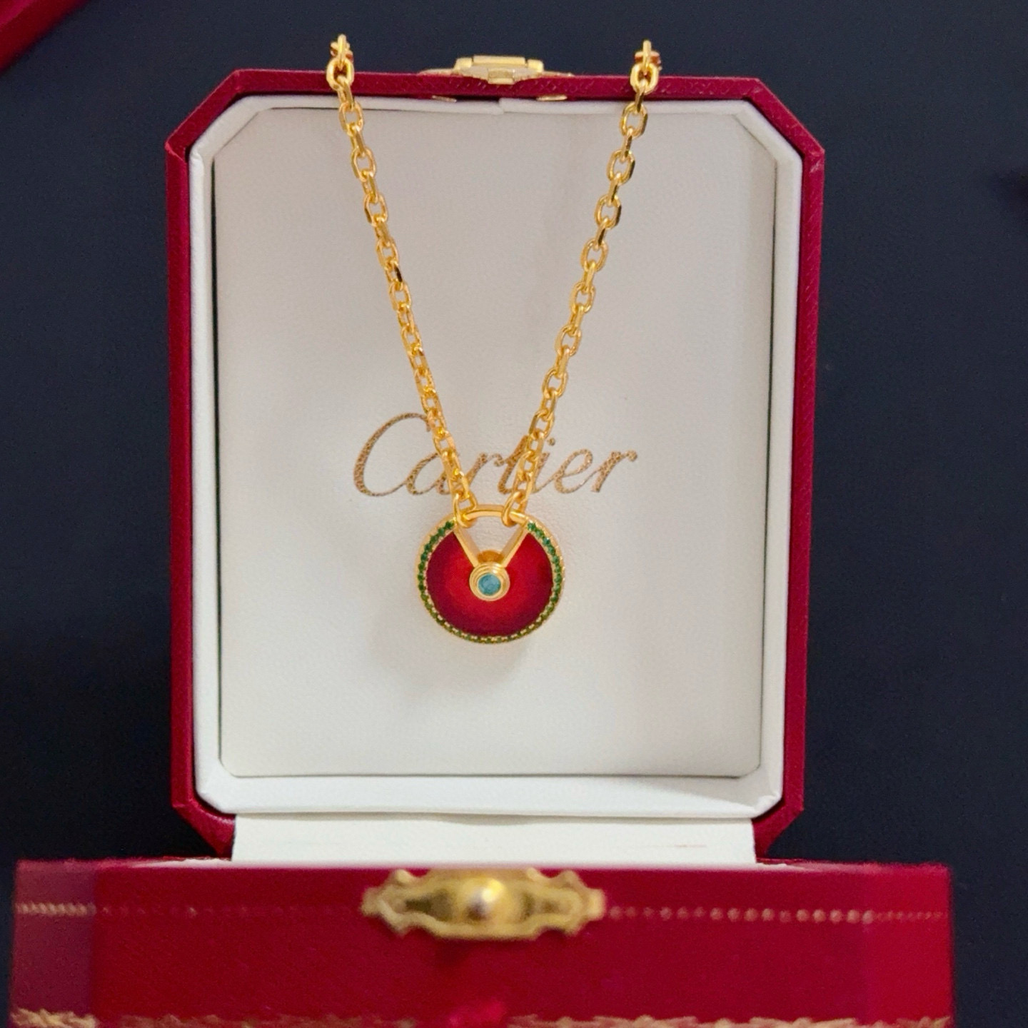 卡地亚镶钻项链 高端定制版本 镶嵌钻工艺 V金材质 经典而时尚风格 用凌厉线条重构爱情美学！打破常规，镶