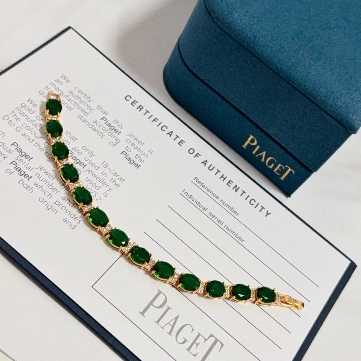 Piaget伯爵绿钻手链，高端定制版本 镶嵌钻工艺 ，V金材质 ，细节处尽显奢华。金属质感与纹理相互映衬