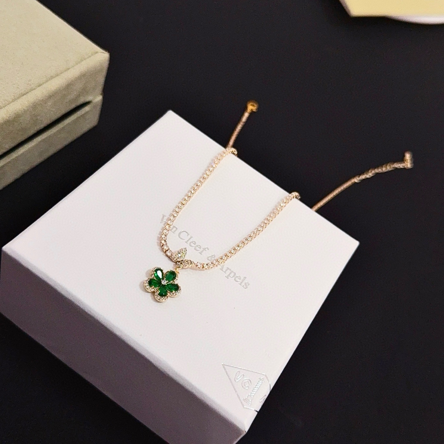 〔精工原版〕爆款 VCA四叶草🍀梵克雅宝项链 V金等级 经典之作 官网同款 时尚潮流 采用多层次金属雕刻