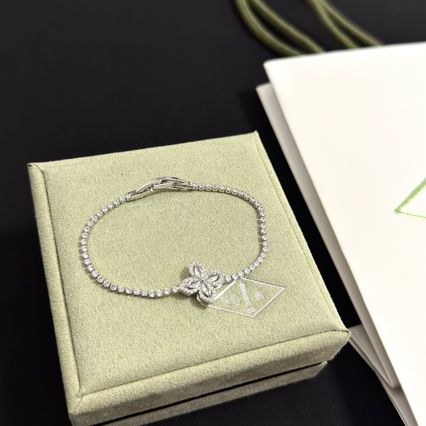 〔精工原版〕爆款 VCA四叶草🍀梵克雅宝手链 V金等级 经典之作 官网同款 时尚潮流 采用多层次金属雕刻