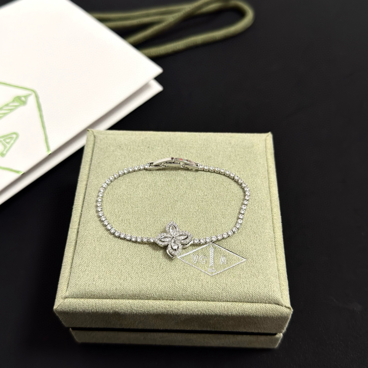 〔精工原版〕爆款 VCA四叶草🍀梵克雅宝手链 V金等级 经典之作 官网同款 时尚潮流 采用多层次金属雕刻