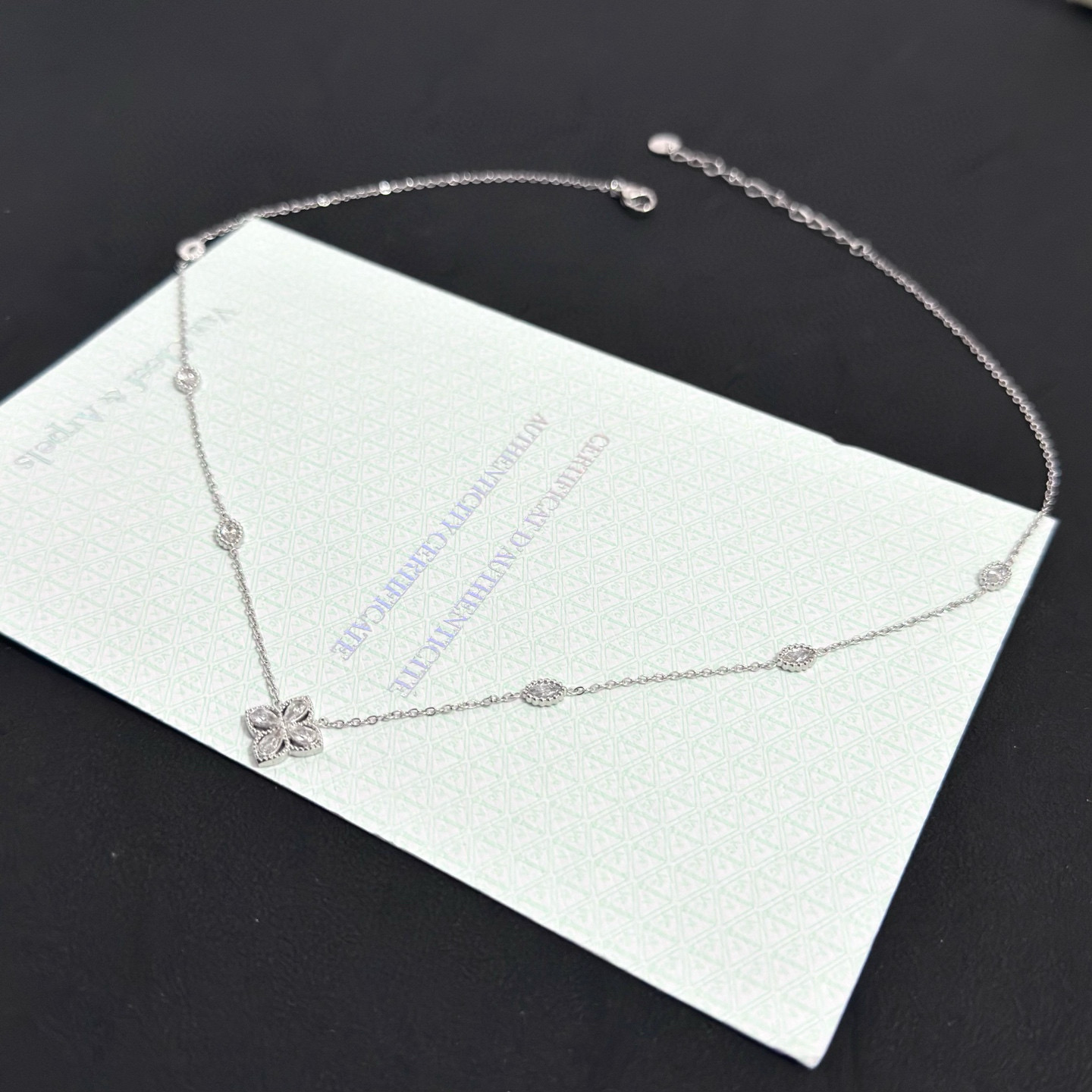 〔精工原版〕爆款 VCA四叶草🍀梵克雅宝项链，V金等级 经典之作 官网同款 时尚潮流 采用多层次金属雕刻