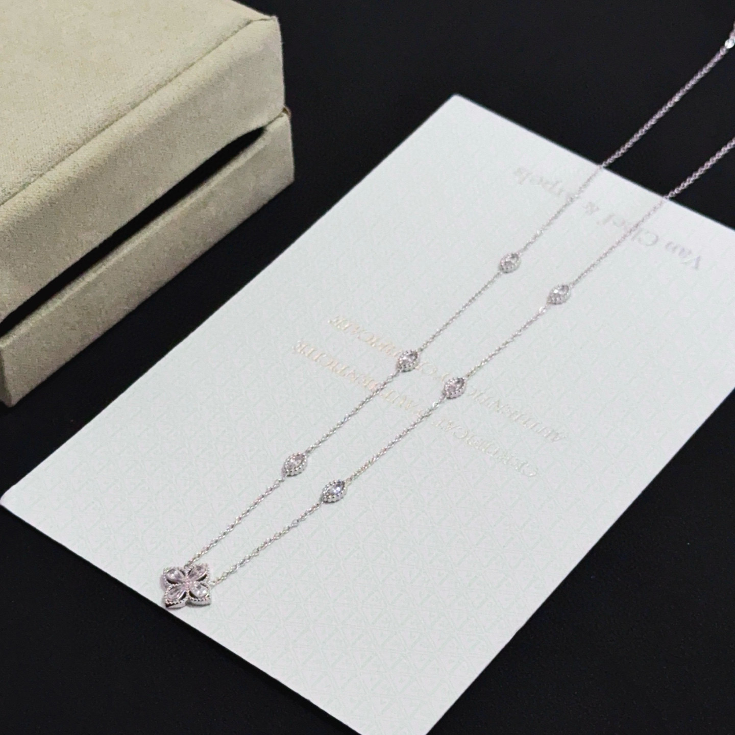 〔精工原版〕爆款 VCA四叶草🍀梵克雅宝项链，V金等级 经典之作 官网同款 时尚潮流 采用多层次金属雕刻