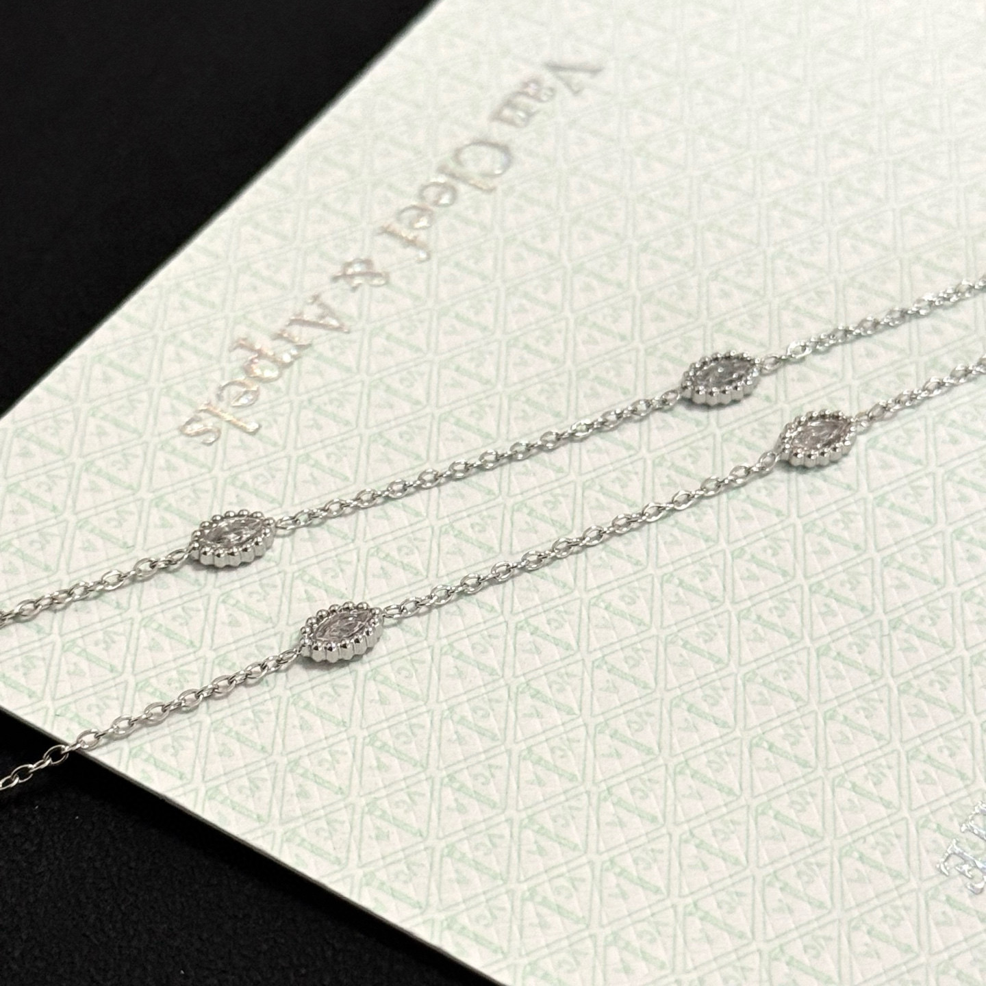 〔精工原版〕爆款 VCA四叶草🍀梵克雅宝项链，V金等级 经典之作 官网同款 时尚潮流 采用多层次金属雕刻