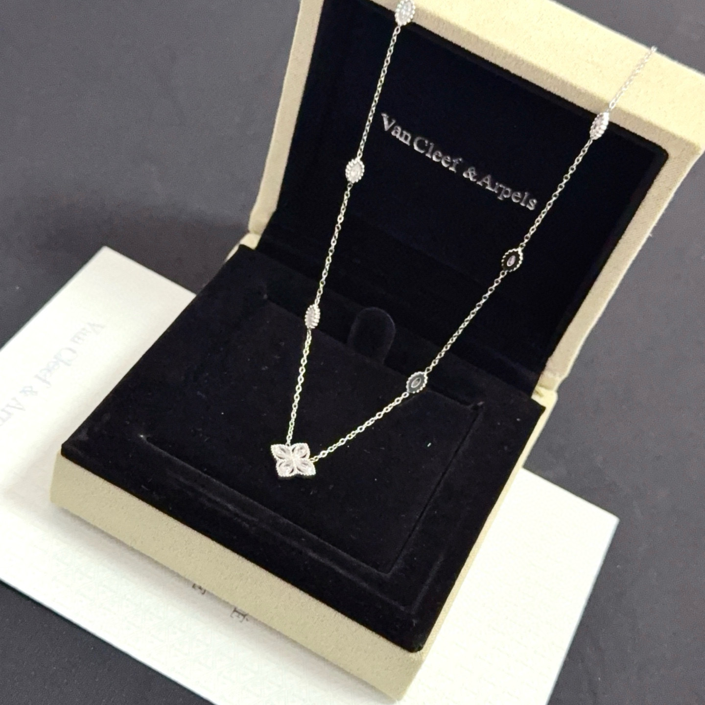 〔精工原版〕爆款 VCA四叶草🍀梵克雅宝项链，V金等级 经典之作 官网同款 时尚潮流 采用多层次金属雕刻