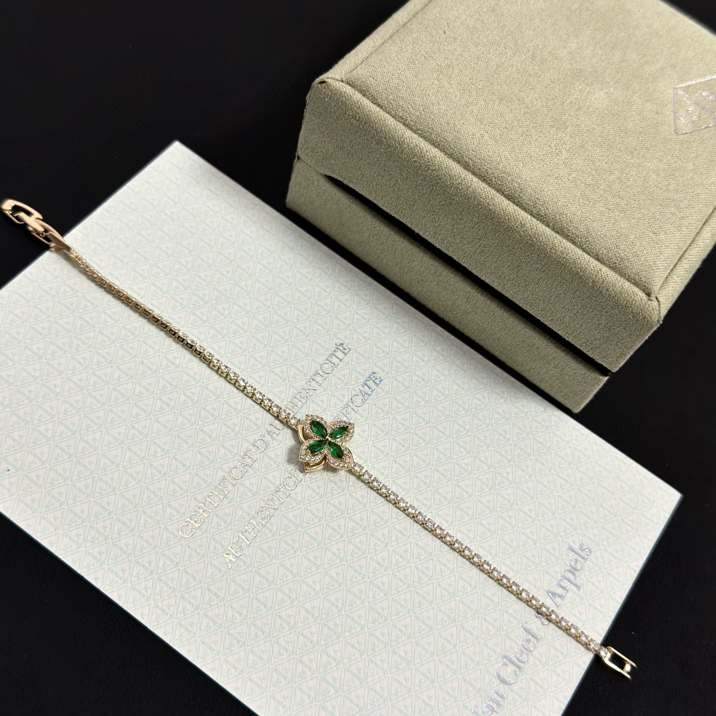 〔精工原版〕爆款 VCA四叶草🍀梵克雅宝手链 V金等级 经典之作 官网同款 时尚潮流 采用多层次金属雕刻