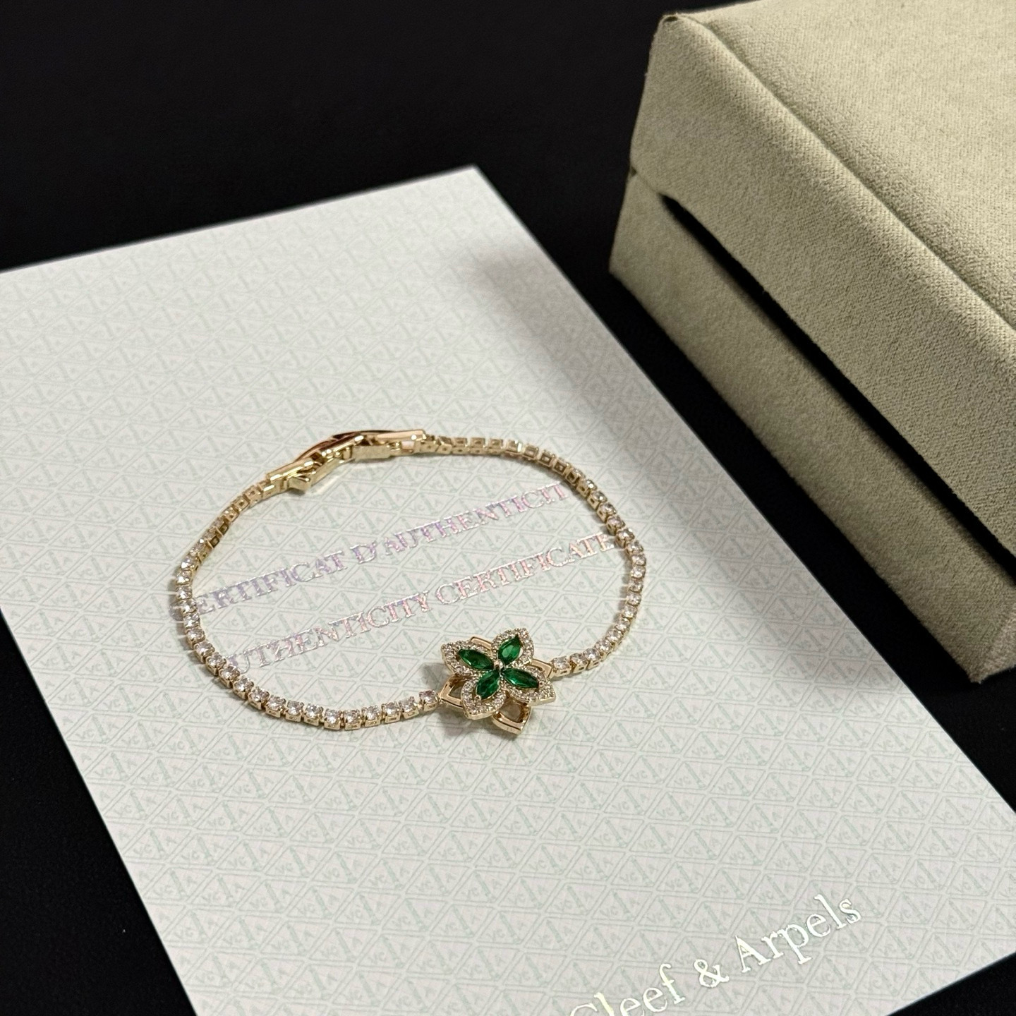 〔精工原版〕爆款 VCA四叶草🍀梵克雅宝手链 V金等级 经典之作 官网同款 时尚潮流 采用多层次金属雕刻