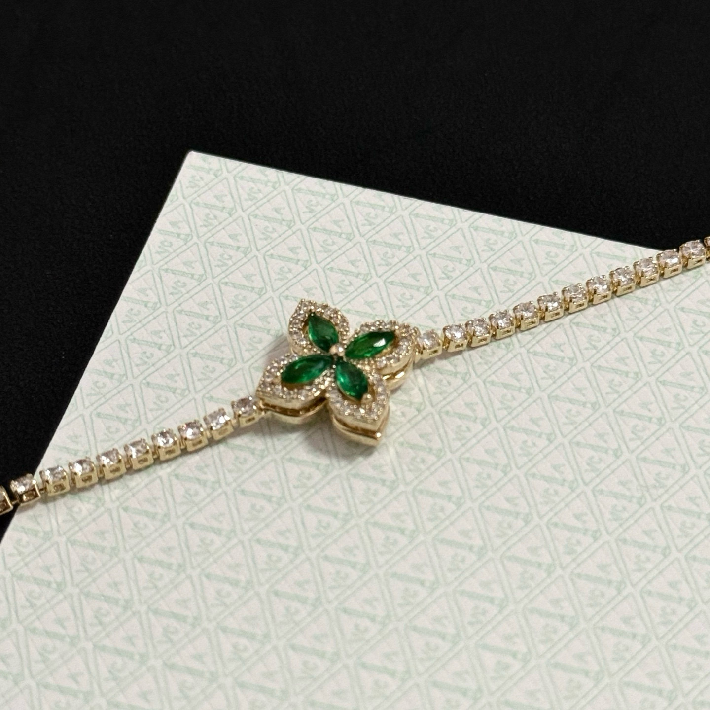 〔精工原版〕爆款 VCA四叶草🍀梵克雅宝手链 V金等级 经典之作 官网同款 时尚潮流 采用多层次金属雕刻