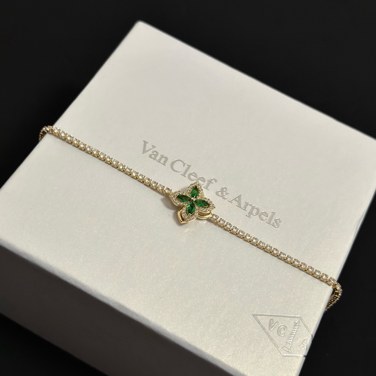 〔精工原版〕爆款 VCA四叶草🍀梵克雅宝手链 V金等级 经典之作 官网同款 时尚潮流 采用多层次金属雕刻