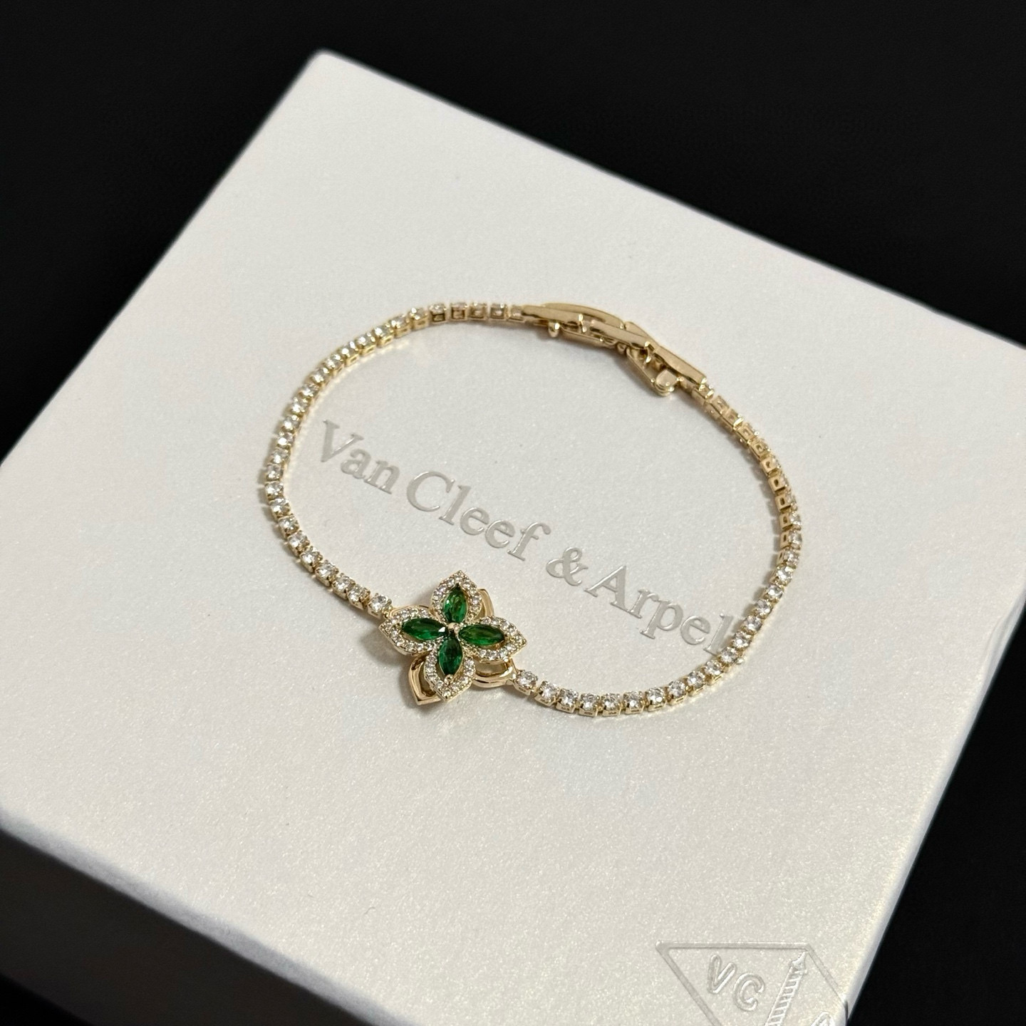 〔精工原版〕爆款 VCA四叶草🍀梵克雅宝手链 V金等级 经典之作 官网同款 时尚潮流 采用多层次金属雕刻