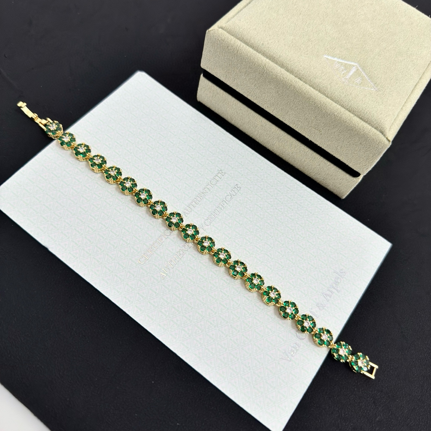 〔精工原版〕圣诞🎄爆款 VCA四叶草联名🍀梵克雅宝手链 V金等级 经典之作 官网同款 时尚潮流 采用多层