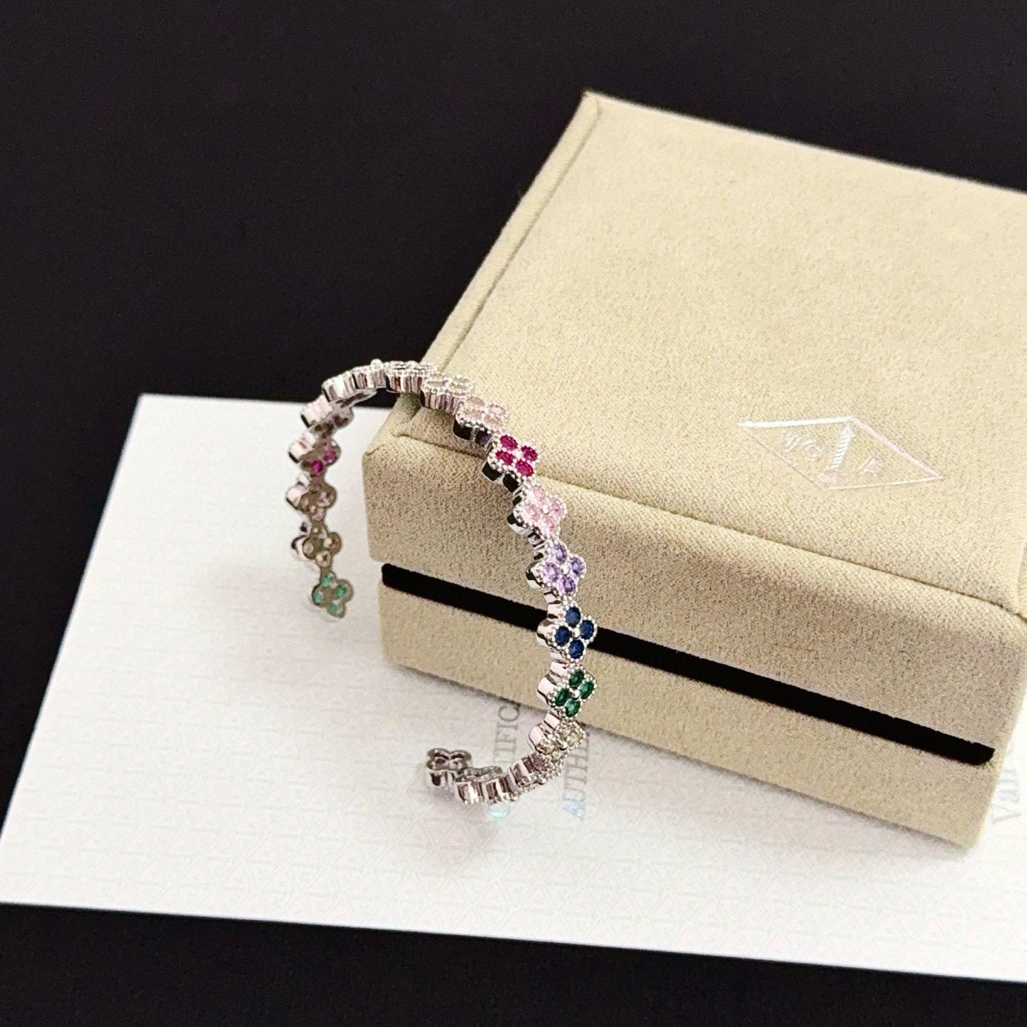 〔精工原版〕圣诞🎄爆款 VCA四叶草🍀梵克雅宝手镯 V金等级 经典之作 官网同款 时尚潮流 采用多层次金