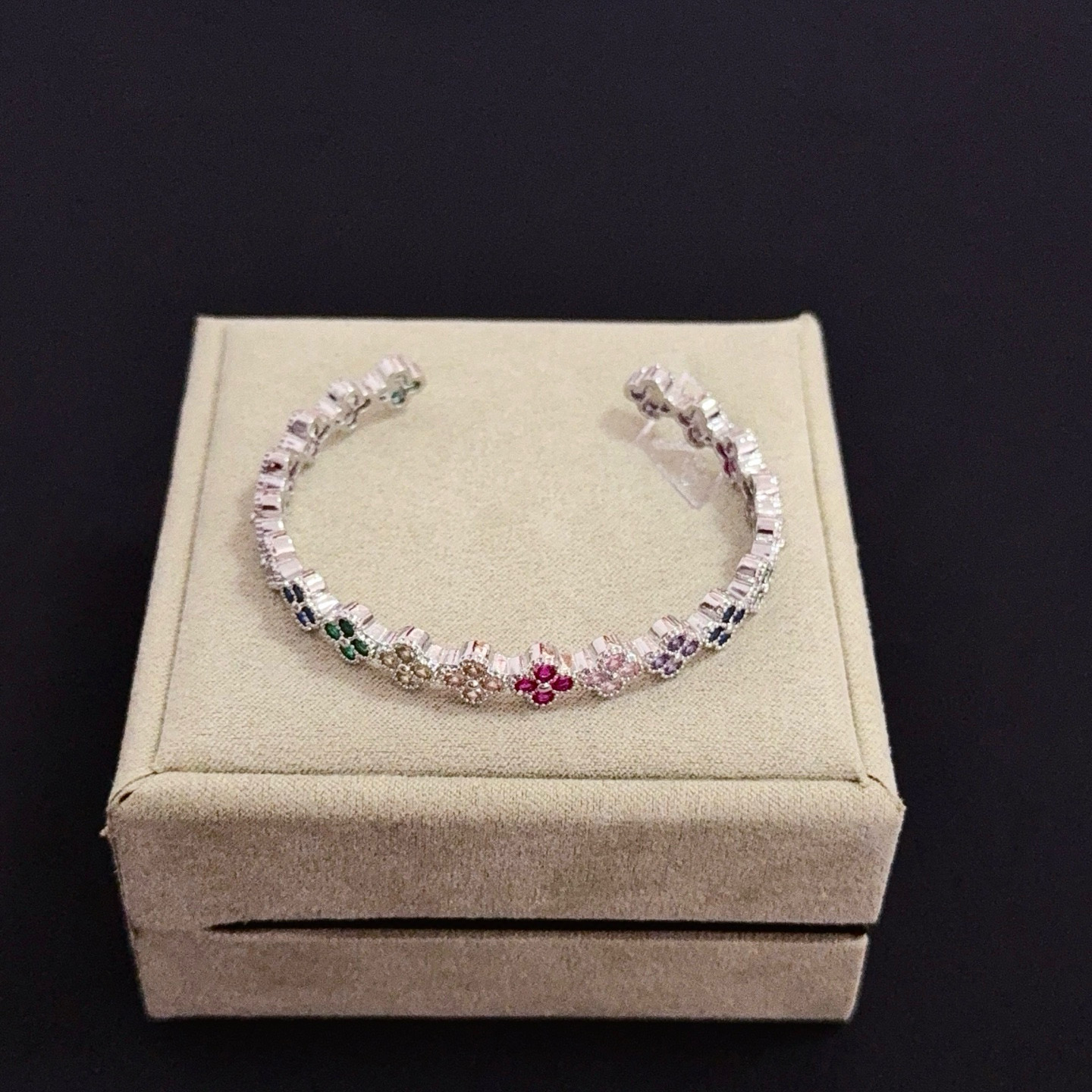 〔精工原版〕圣诞🎄爆款 VCA四叶草🍀梵克雅宝手镯 V金等级 经典之作 官网同款 时尚潮流 采用多层次金