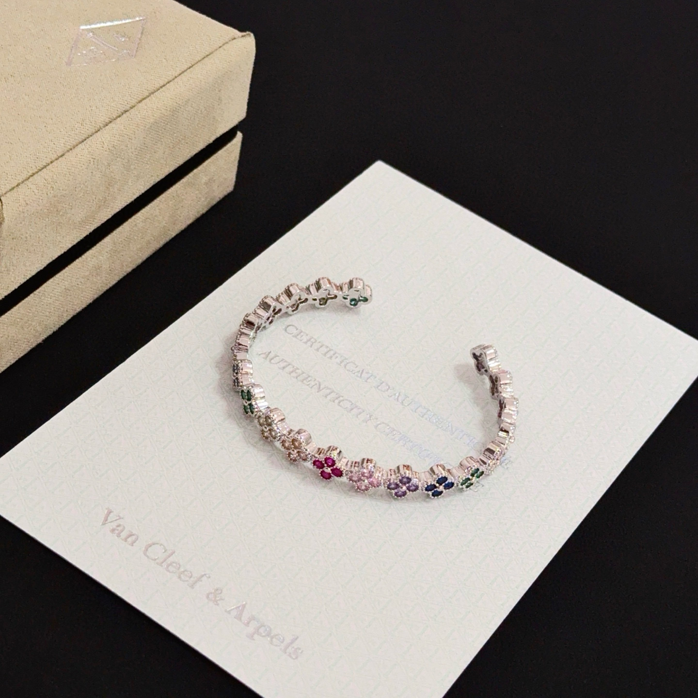 〔精工原版〕圣诞🎄爆款 VCA四叶草🍀梵克雅宝手镯 V金等级 经典之作 官网同款 时尚潮流 采用多层次金