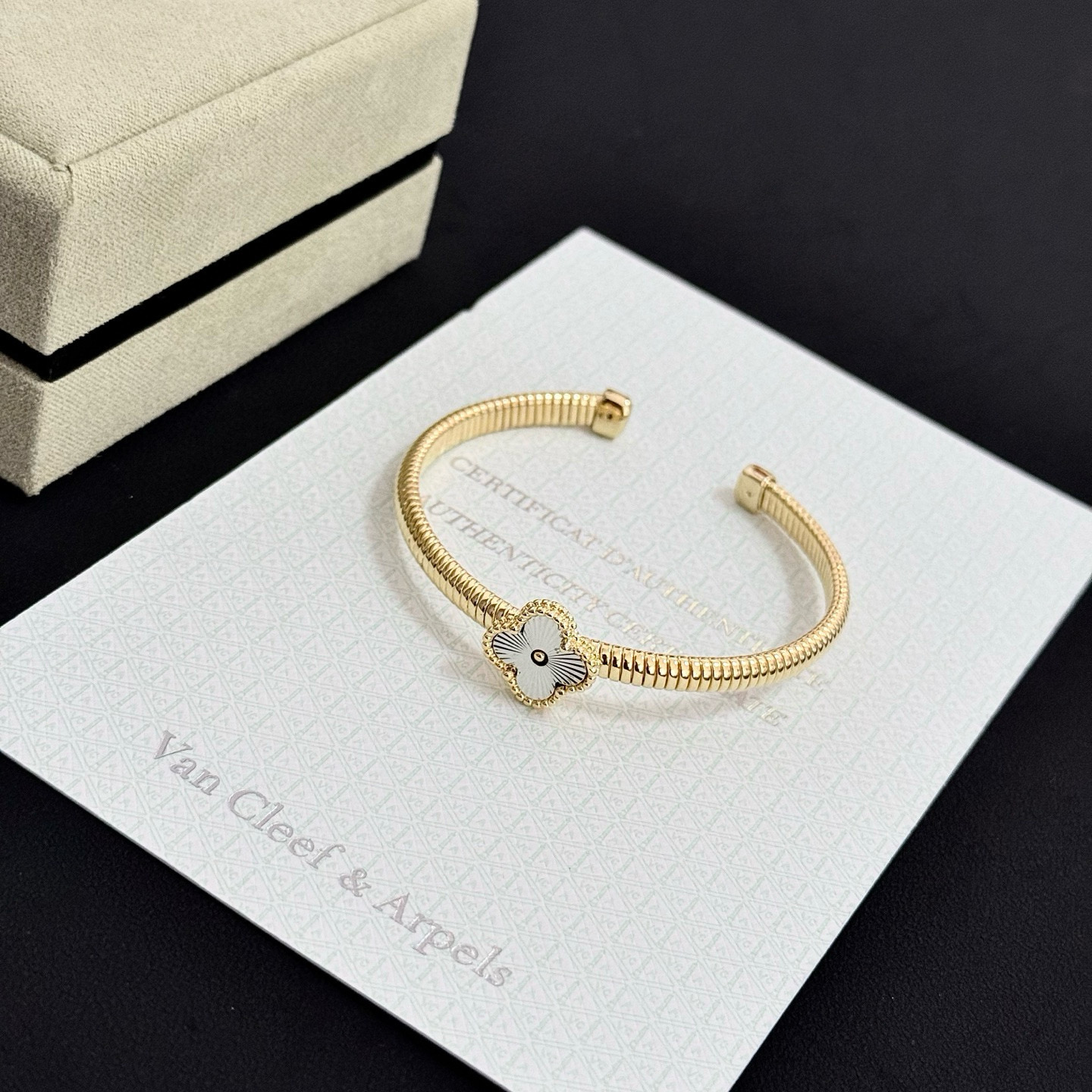 〔精工原版〕圣诞🎄爆款 VCA四叶草联名🍀梵克雅宝手镯 V金等级 经典之作 官网同款 时尚潮流 采用多层