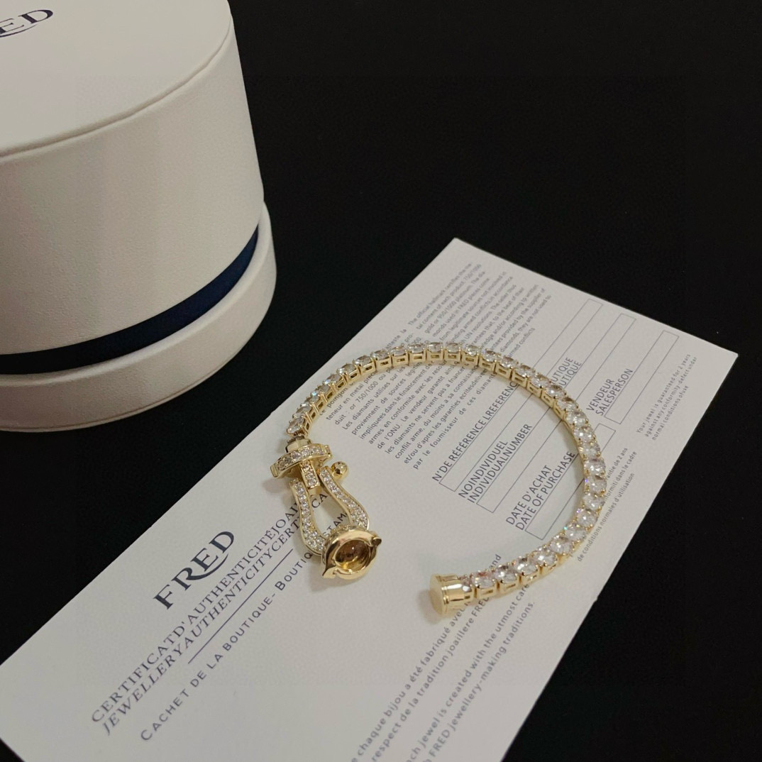 ❤火爆🎉 𝗙𝗥𝗘𝗗 费雷德满钻马蹄扣手镯 经典百搭，网红达人 时尚一族备必‬单品，时尚精致，1：1对版定