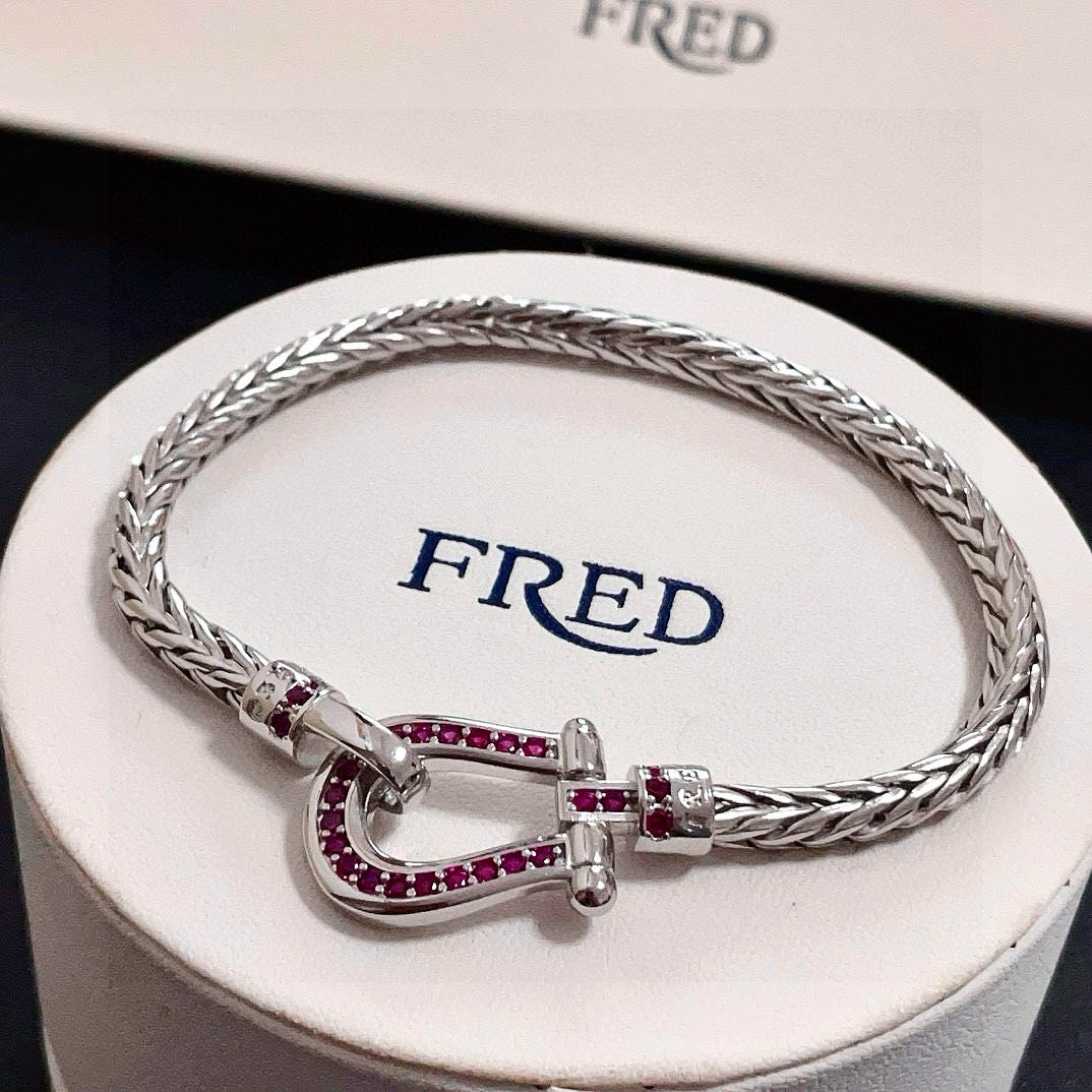 Fred 火爆 𝗙𝗥𝗘𝗗 费雷德满钻马蹄扣手镯 百搭 达人 一族备必‬单品‼ 1：1对版定制