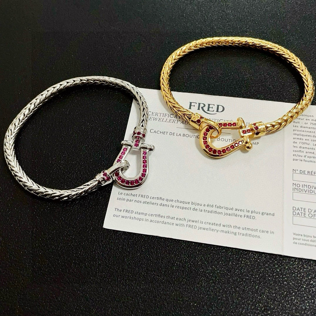 Fred 火爆 𝗙𝗥𝗘𝗗 费雷德满钻马蹄扣手镯 百搭 达人 一族备必‬单品‼ 1：1对版定制