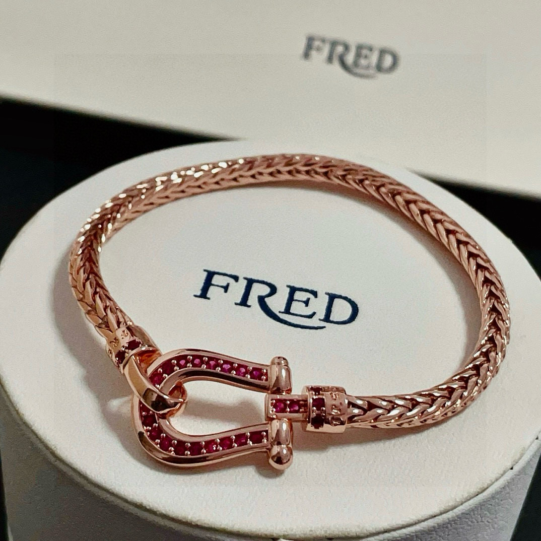 Fred 火爆 𝗙𝗥𝗘𝗗 费雷德满钻马蹄扣手镯 百搭 达人 一族备必‬单品‼ 1：1对版定制