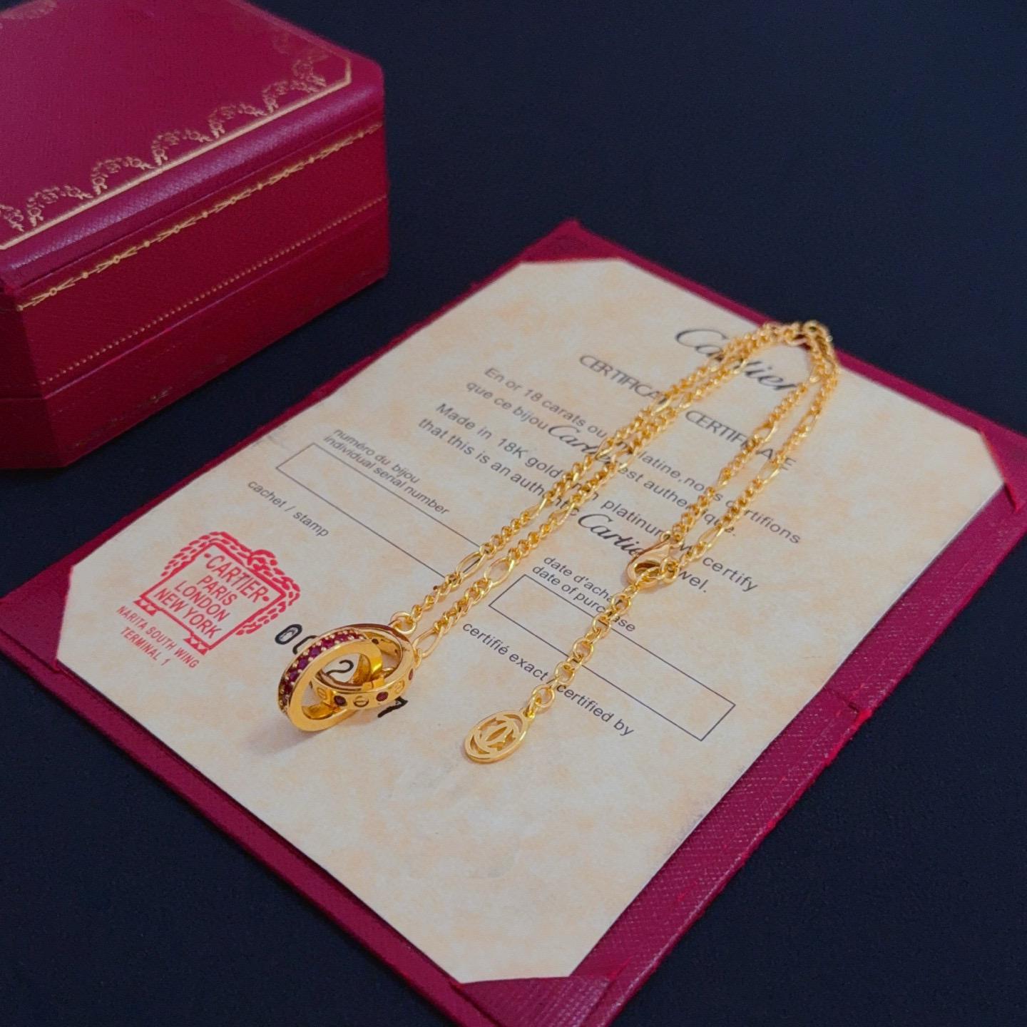 卡地亚镶钻项链 高端定制版本 镶嵌钻工艺 V金材质 经典而时尚风格 用凌厉线条重构爱情美学！打破常规，镶