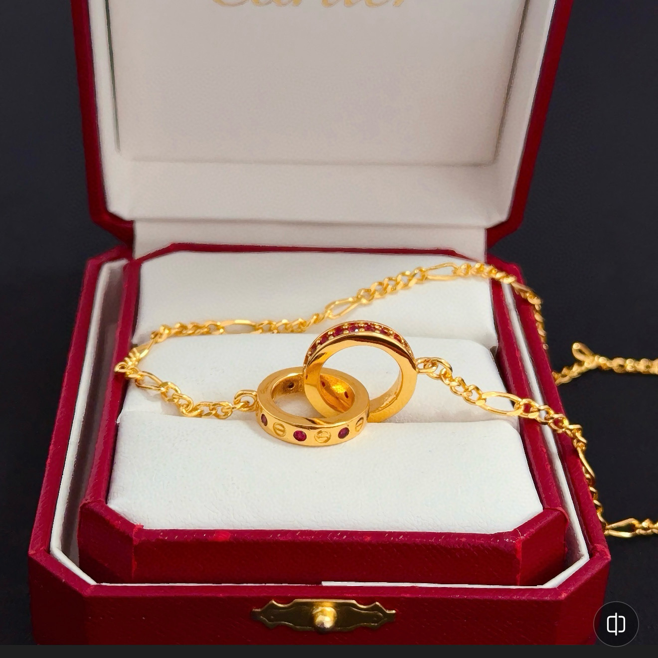 卡地亚镶钻项链 高端定制版本 镶嵌钻工艺 V金材质 经典而时尚风格 用凌厉线条重构爱情美学！打破常规，镶