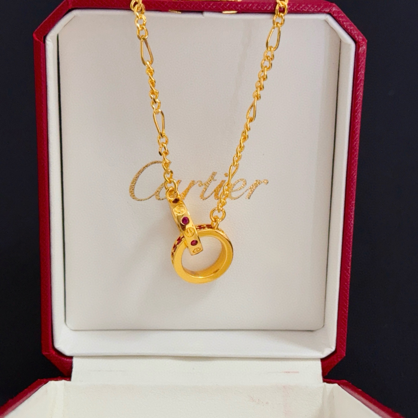 卡地亚镶钻项链 高端定制版本 镶嵌钻工艺 V金材质 经典而时尚风格 用凌厉线条重构爱情美学！打破常规，镶