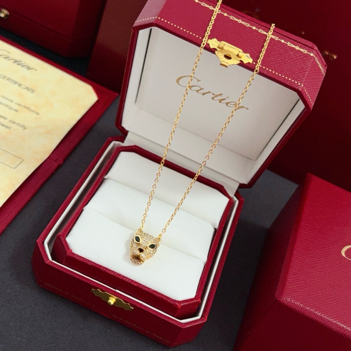 Cartier 卡地亚镶钻豹头项链 高端定制版本 镶嵌钻工艺 V金材质 而 风格 用凌厉线条重构爱情美学 打破常规