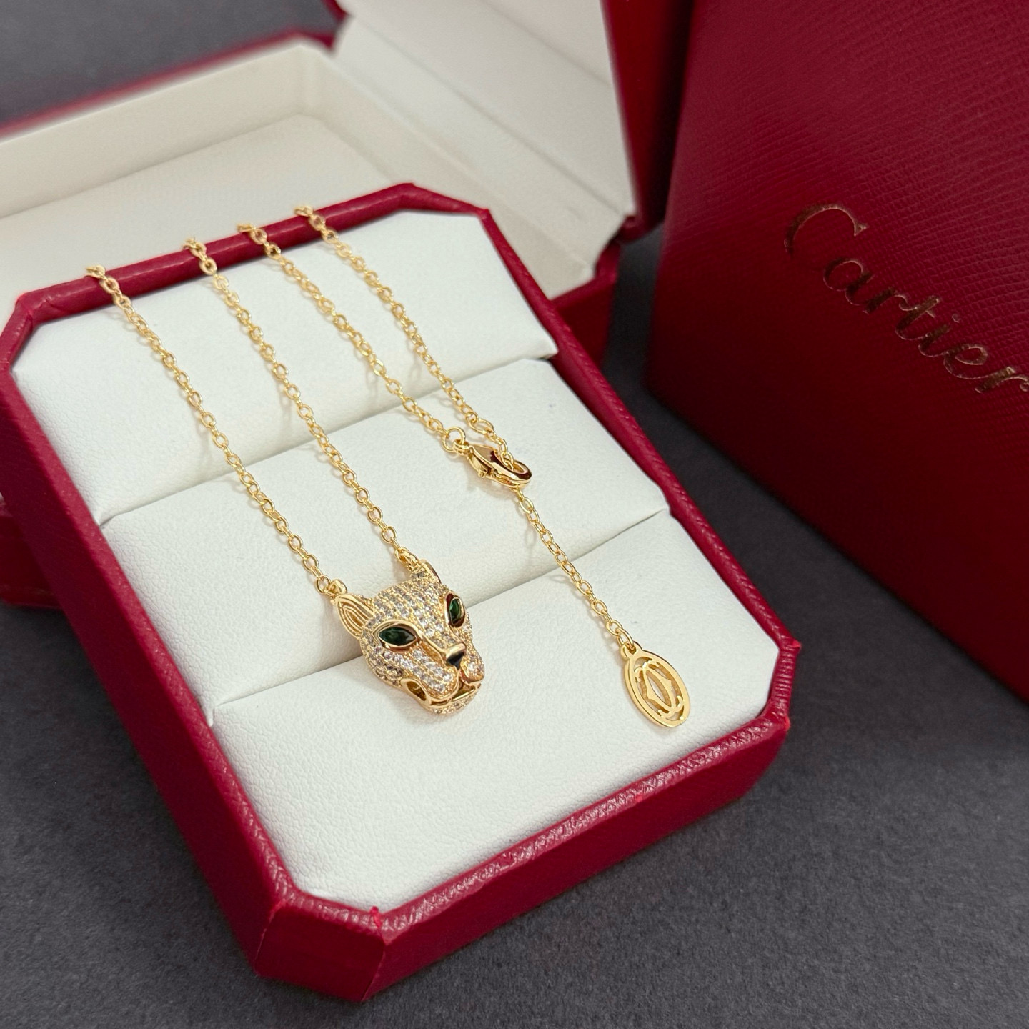Cartier 卡地亚镶钻豹头项链 高端定制版本 镶嵌钻工艺 V金材质 而 风格 用凌厉线条重构爱情美学 打破常规